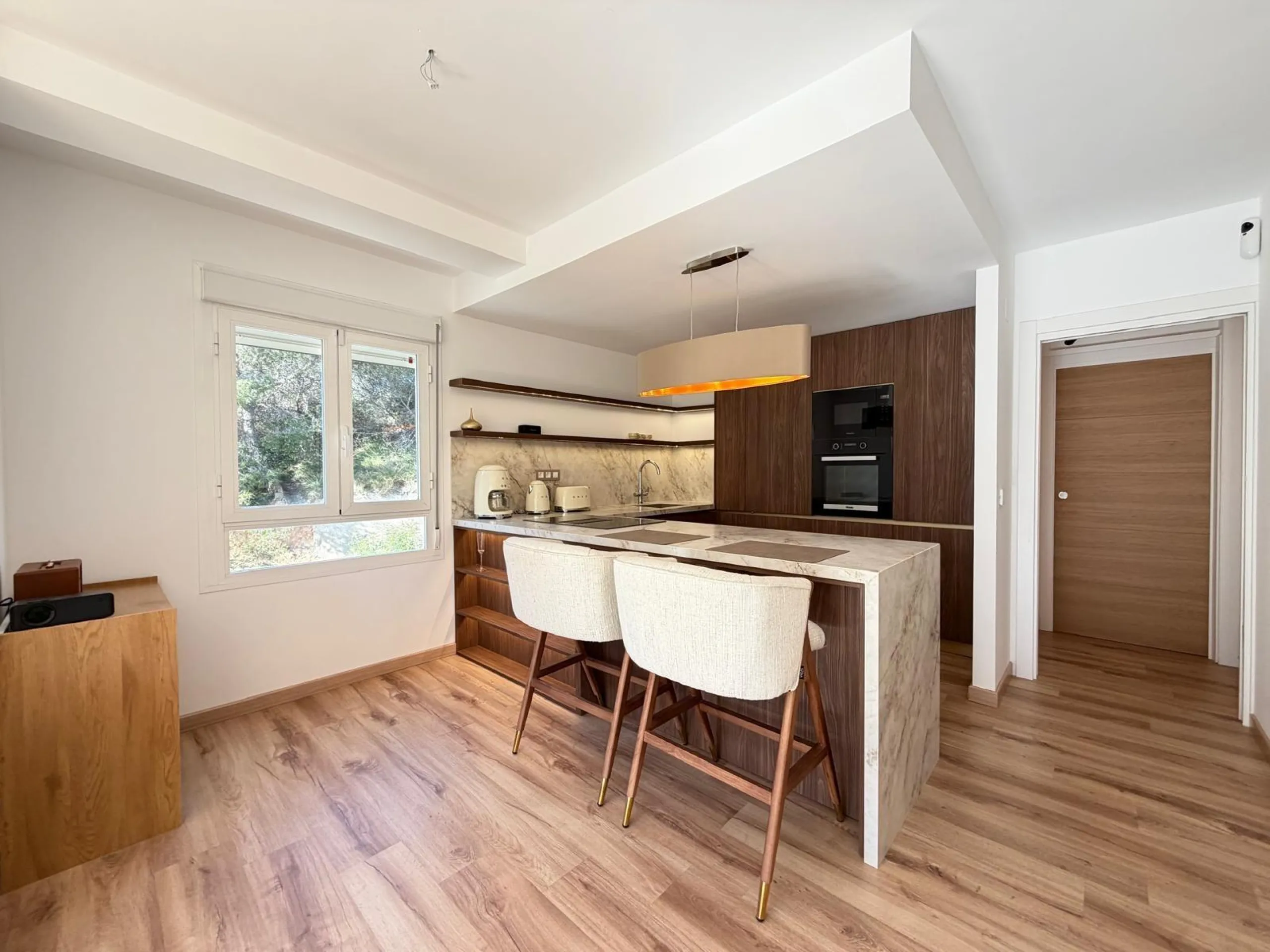 TOTALMENTE REFORMADO APARTAMENTO EN CAMPOAMOR CON PLAZA DE GARAJE DOBLE+MOTO. 99 M2. 2 DORM. 2 BAÑOS. PISCINA+PISTA DE TENIS.