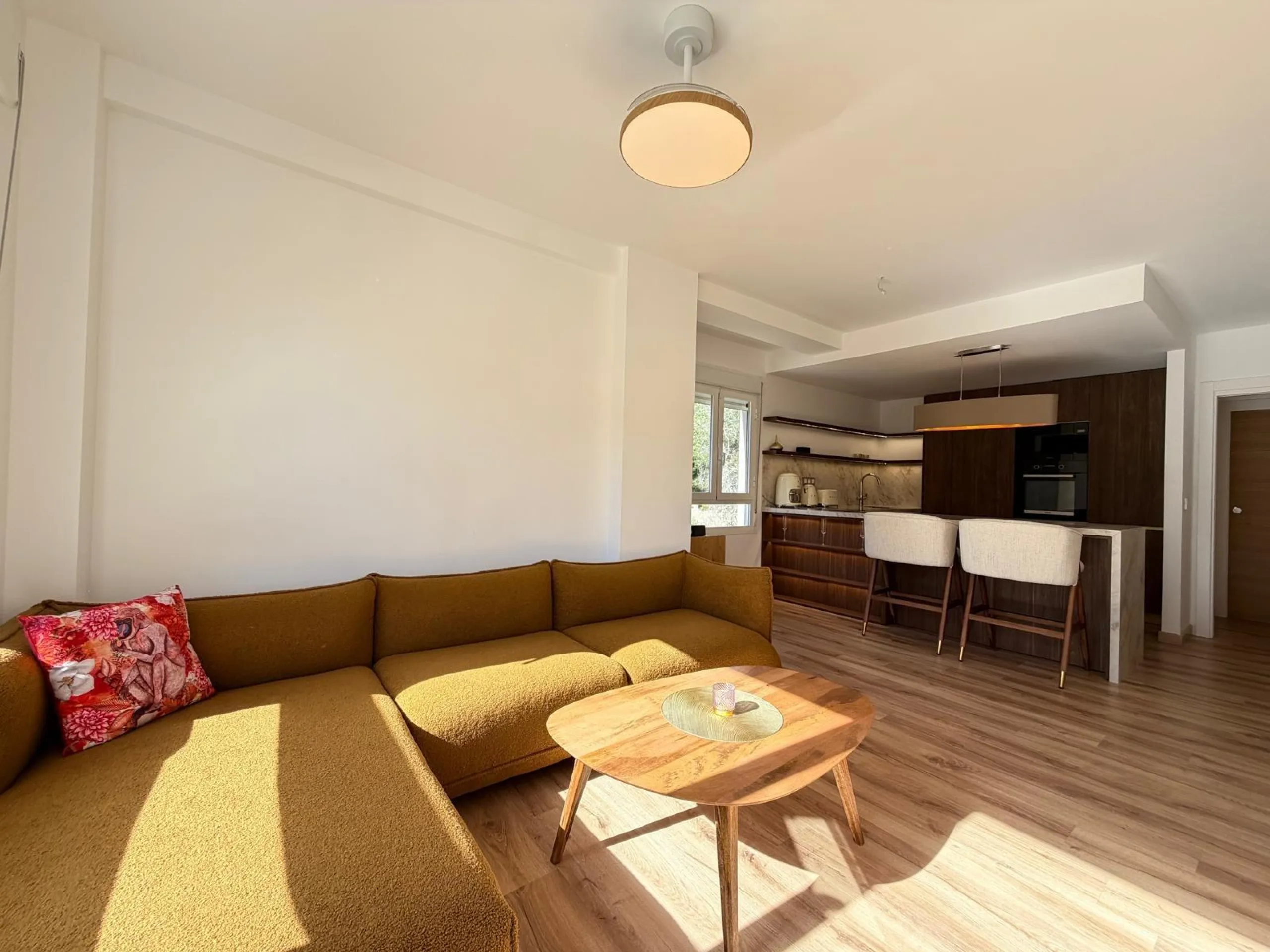 TOTALMENTE REFORMADO APARTAMENTO EN CAMPOAMOR CON PLAZA DE GARAJE DOBLE+MOTO. 99 M2. 2 DORM. 2 BAÑOS. PISCINA+PISTA DE TENIS.