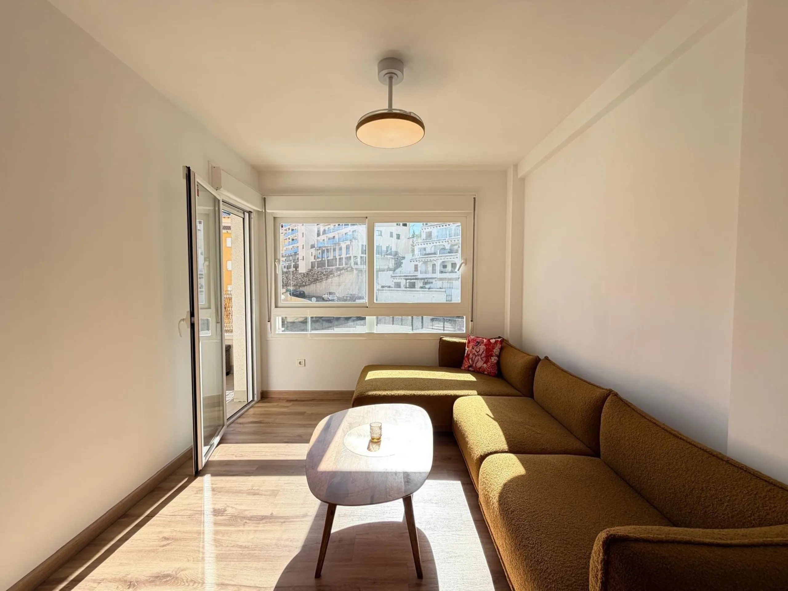 TOTALMENTE REFORMADO APARTAMENTO EN CAMPOAMOR CON PLAZA DE GARAJE DOBLE+MOTO. 99 M2. 2 DORM. 2 BAÑOS. PISCINA+PISTA DE TENIS.