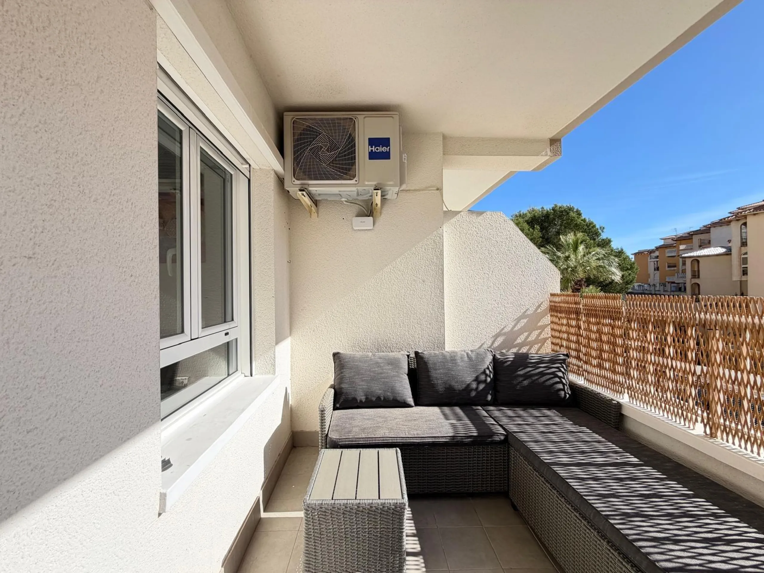 TOTALMENTE REFORMADO APARTAMENTO EN CAMPOAMOR CON PLAZA DE GARAJE DOBLE+MOTO. 99 M2. 2 DORM. 2 BAÑOS. PISCINA+PISTA DE TENIS.