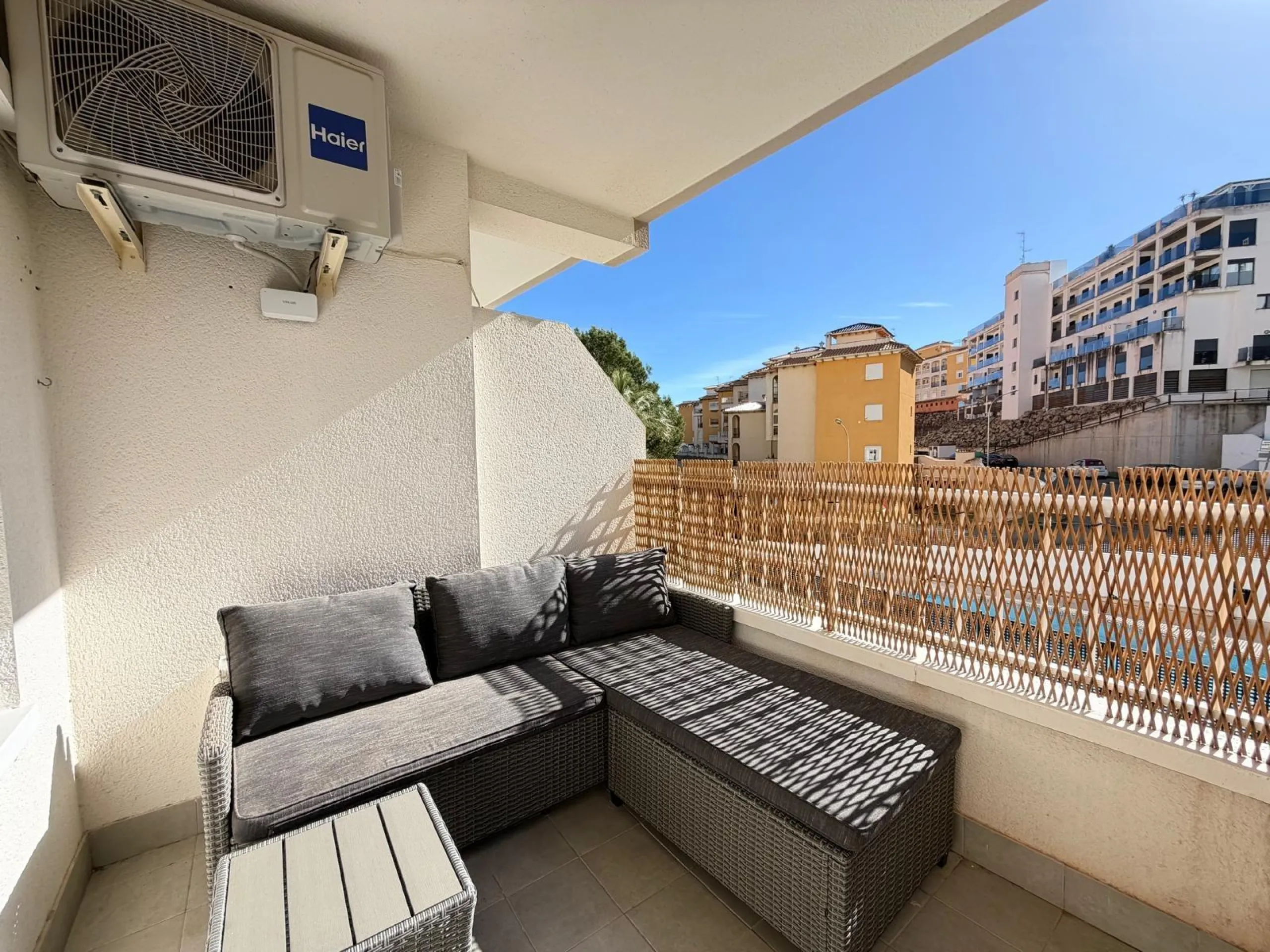 TOTALMENTE REFORMADO APARTAMENTO EN CAMPOAMOR CON PLAZA DE GARAJE DOBLE+MOTO. 99 M2. 2 DORM. 2 BAÑOS. PISCINA+PISTA DE TENIS.
