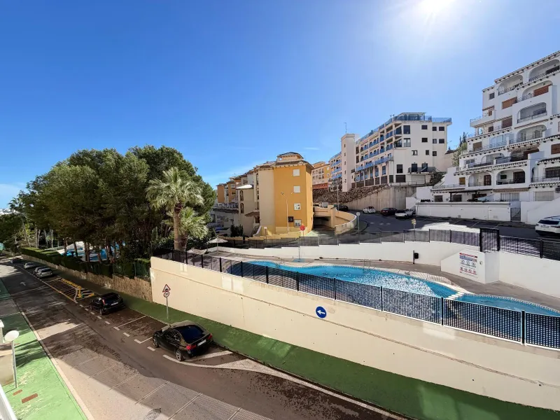 TOTALMENTE REFORMADO APARTAMENTO EN CAMPOAMOR CON PLAZA DE GARAJE DOBLE+MOTO. 99 M2. 2 DORM. 2 BAÑOS. PISCINA+PISTA DE TENIS.
