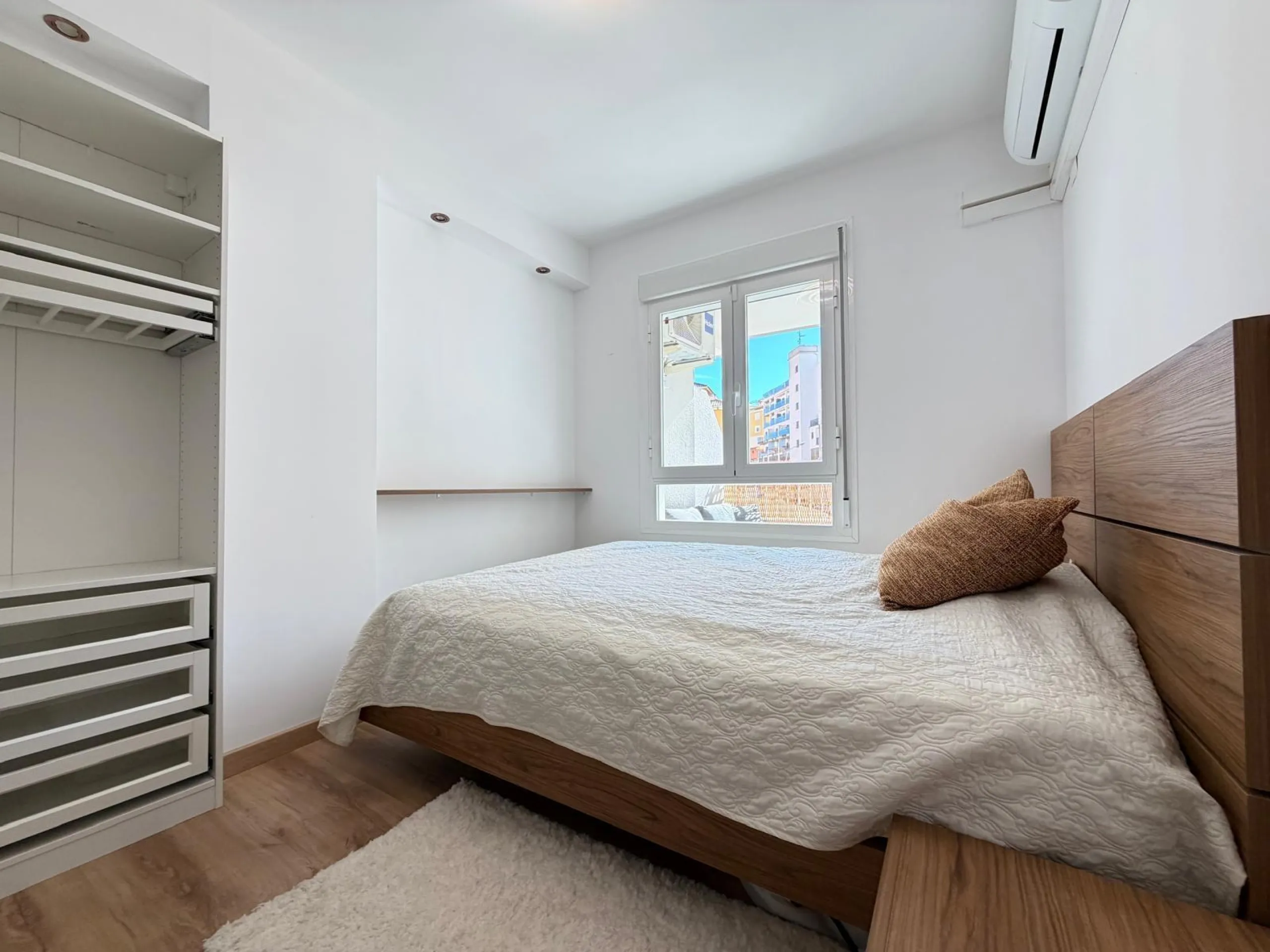 TOTALMENTE REFORMADO APARTAMENTO EN CAMPOAMOR CON PLAZA DE GARAJE DOBLE+MOTO. 99 M2. 2 DORM. 2 BAÑOS. PISCINA+PISTA DE TENIS.