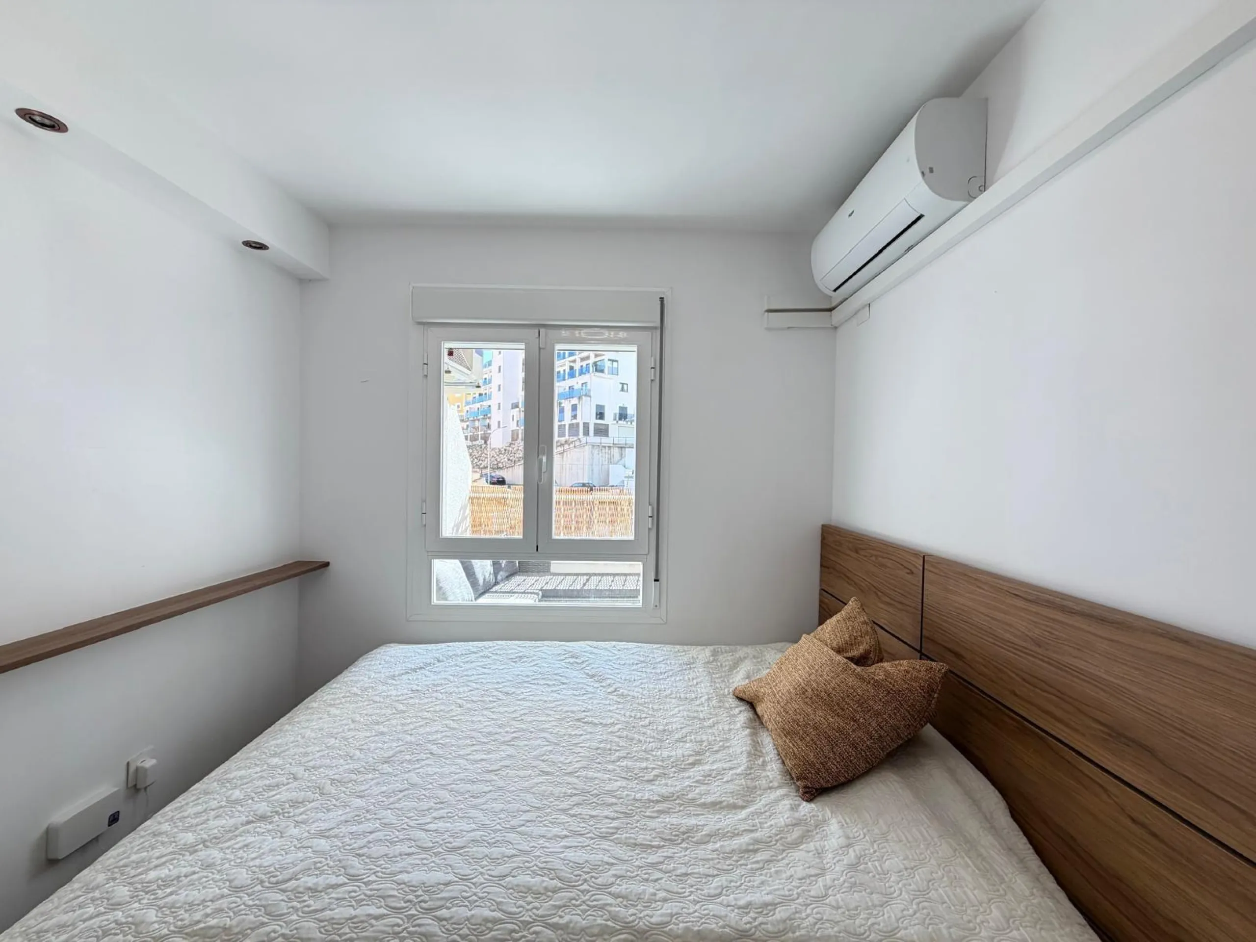 TOTALMENTE REFORMADO APARTAMENTO EN CAMPOAMOR CON PLAZA DE GARAJE DOBLE+MOTO. 99 M2. 2 DORM. 2 BAÑOS. PISCINA+PISTA DE TENIS.
