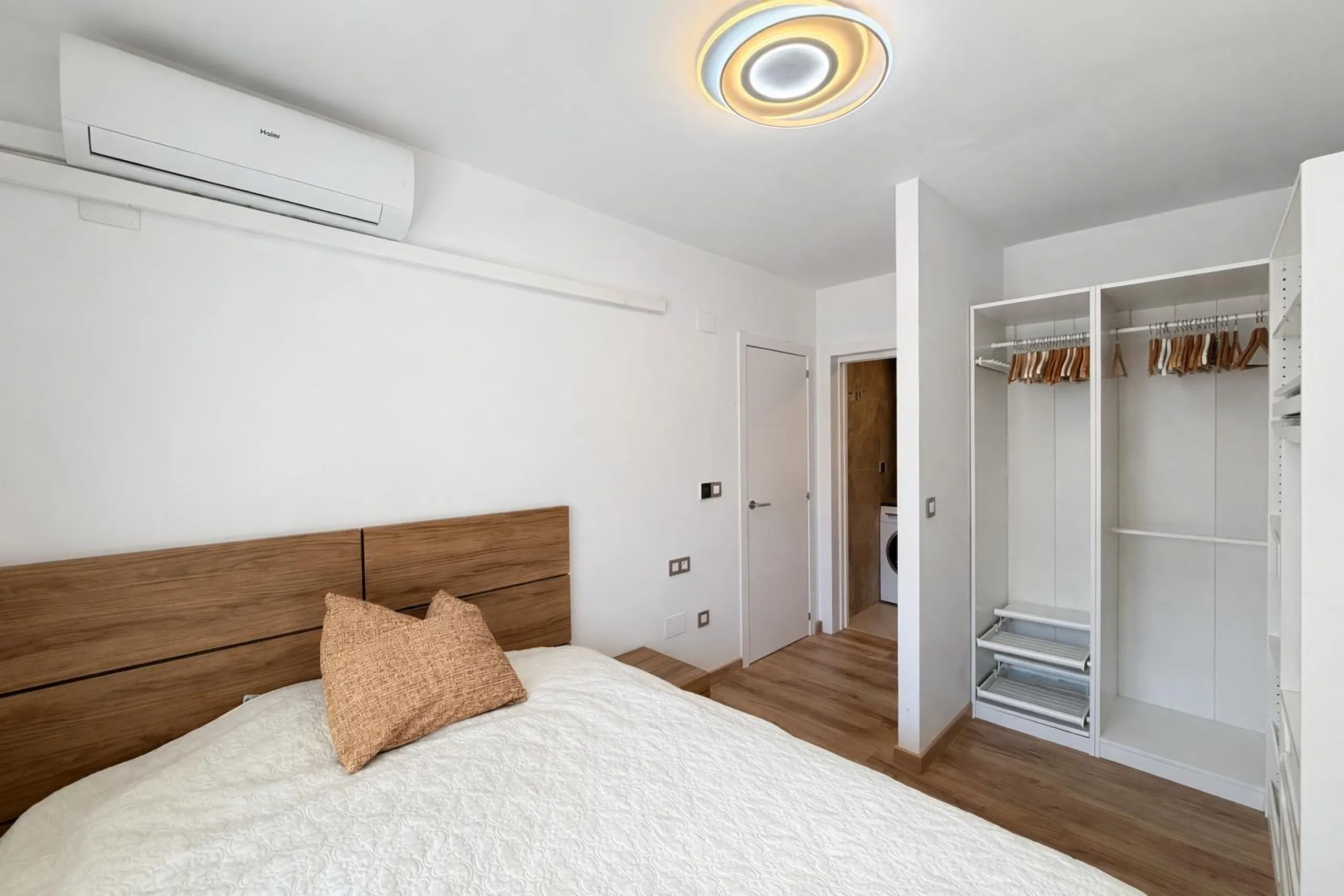 TOTALMENTE REFORMADO APARTAMENTO EN CAMPOAMOR CON PLAZA DE GARAJE DOBLE+MOTO. 99 M2. 2 DORM. 2 BAÑOS. PISCINA+PISTA DE TENIS.