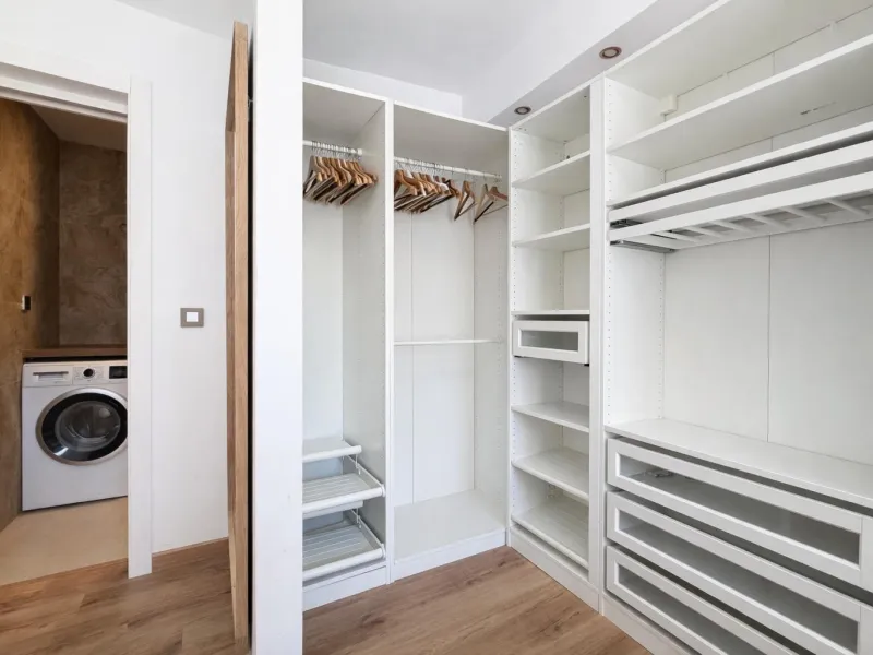 TOTALMENTE REFORMADO APARTAMENTO EN CAMPOAMOR CON PLAZA DE GARAJE DOBLE+MOTO. 99 M2. 2 DORM. 2 BAÑOS. PISCINA+PISTA DE TENIS.