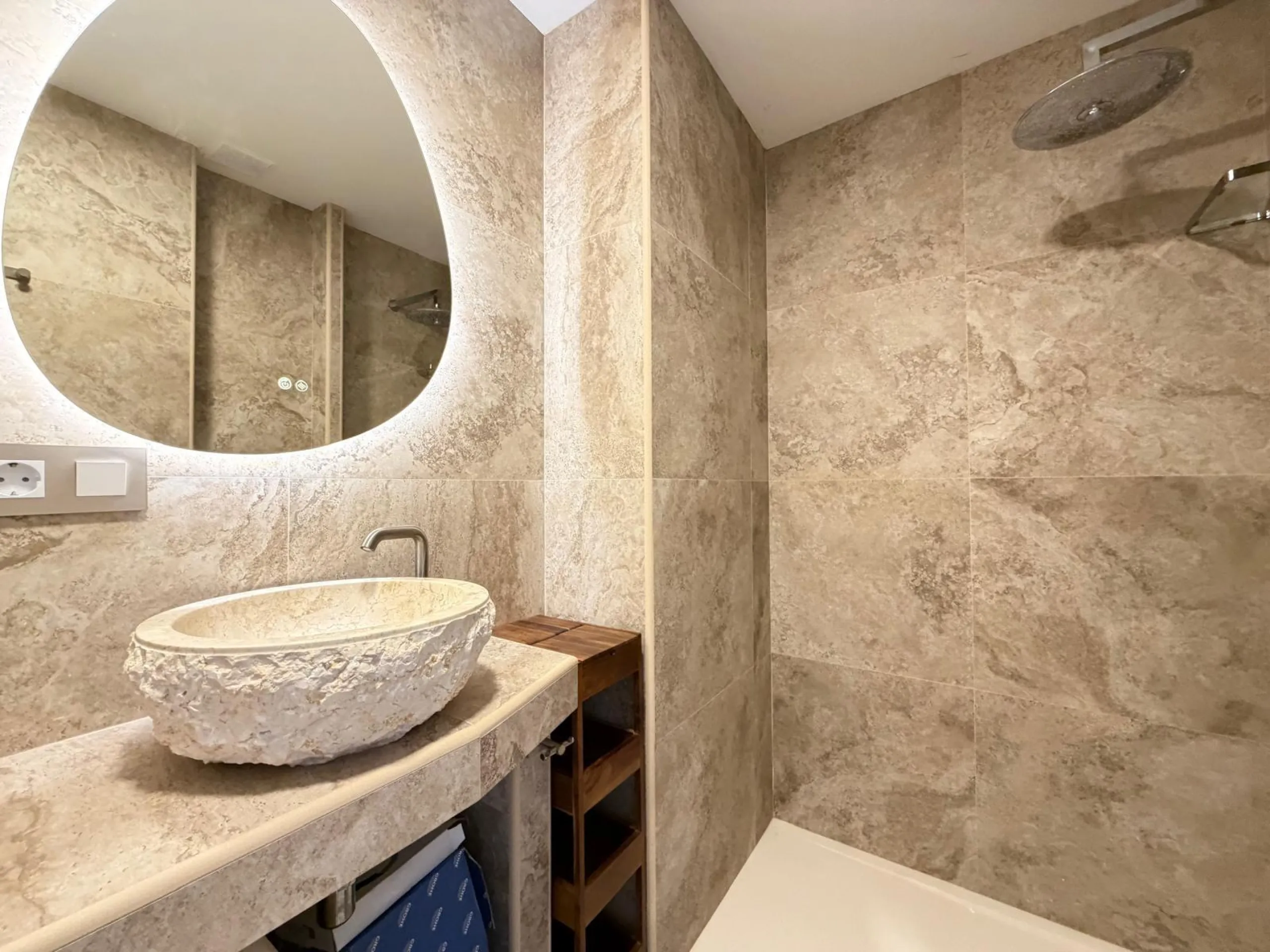 TOTALMENTE REFORMADO APARTAMENTO EN CAMPOAMOR CON PLAZA DE GARAJE DOBLE+MOTO. 99 M2. 2 DORM. 2 BAÑOS. PISCINA+PISTA DE TENIS.