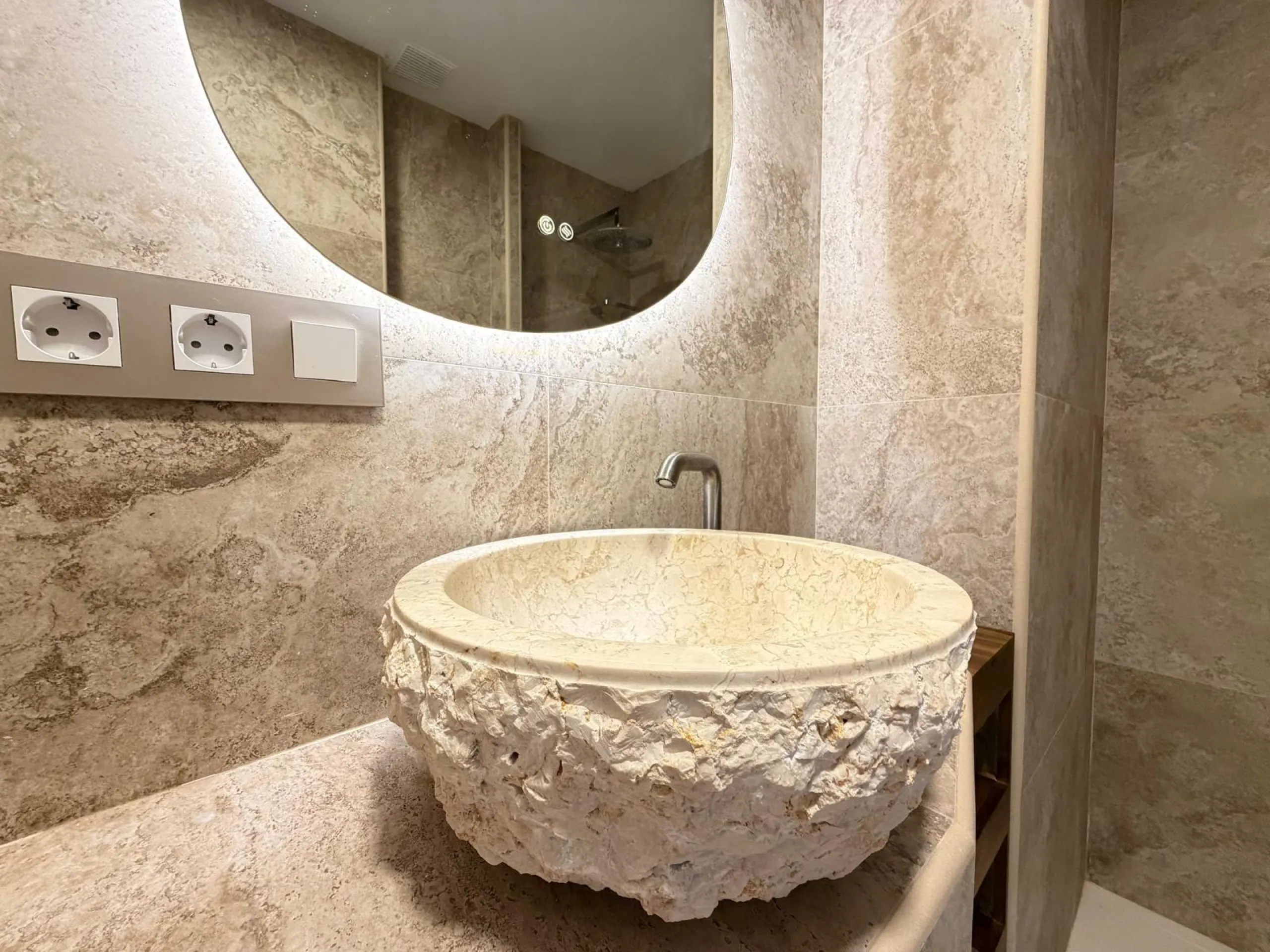 TOTALMENTE REFORMADO APARTAMENTO EN CAMPOAMOR CON PLAZA DE GARAJE DOBLE+MOTO. 99 M2. 2 DORM. 2 BAÑOS. PISCINA+PISTA DE TENIS.