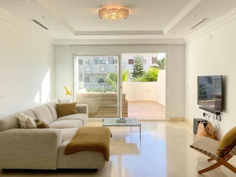 Exklusive renovierte Wohnung mit zwei Schlafzimmern in einer renommierten Hotelanlage in Nueva Andalucía, Marbella