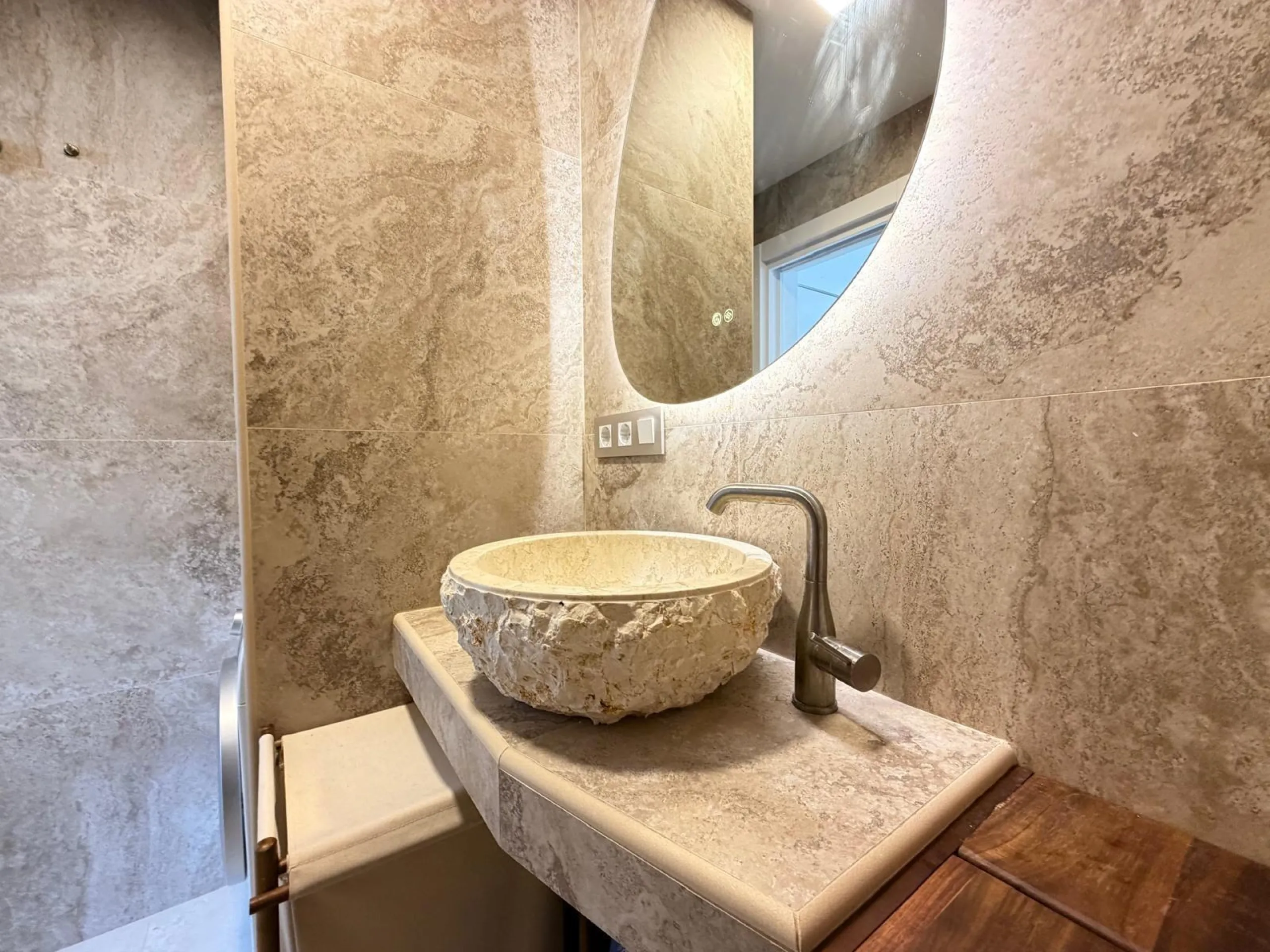 TOTALMENTE REFORMADO APARTAMENTO EN CAMPOAMOR CON PLAZA DE GARAJE DOBLE+MOTO. 99 M2. 2 DORM. 2 BAÑOS. PISCINA+PISTA DE TENIS.