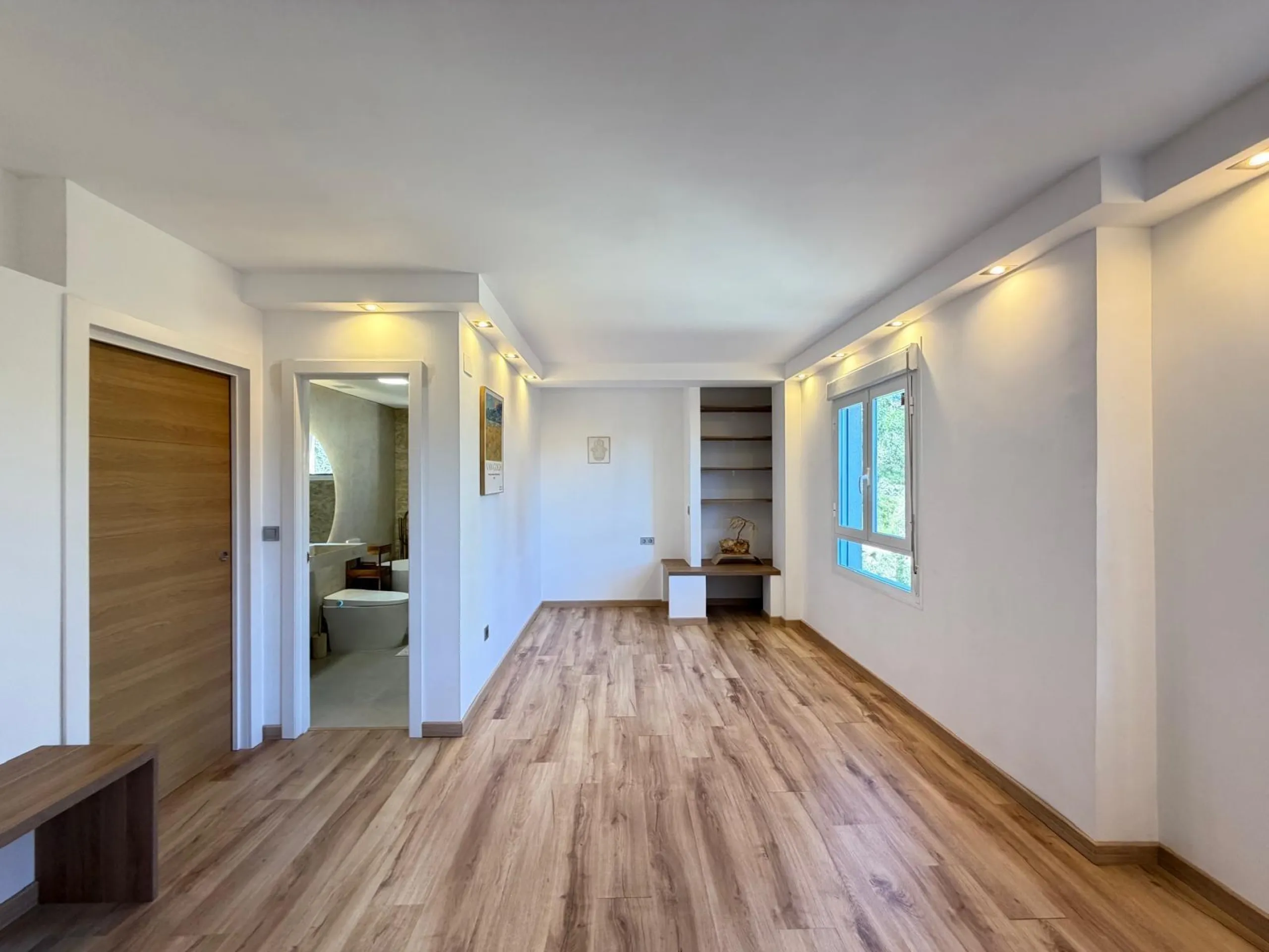 TOTALMENTE REFORMADO APARTAMENTO EN CAMPOAMOR CON PLAZA DE GARAJE DOBLE+MOTO. 99 M2. 2 DORM. 2 BAÑOS. PISCINA+PISTA DE TENIS.