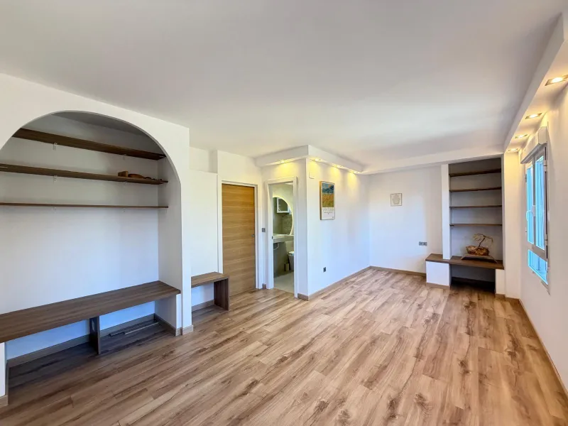 TOTALMENTE REFORMADO APARTAMENTO EN CAMPOAMOR CON PLAZA DE GARAJE DOBLE+MOTO. 99 M2. 2 DORM. 2 BAÑOS. PISCINA+PISTA DE TENIS.