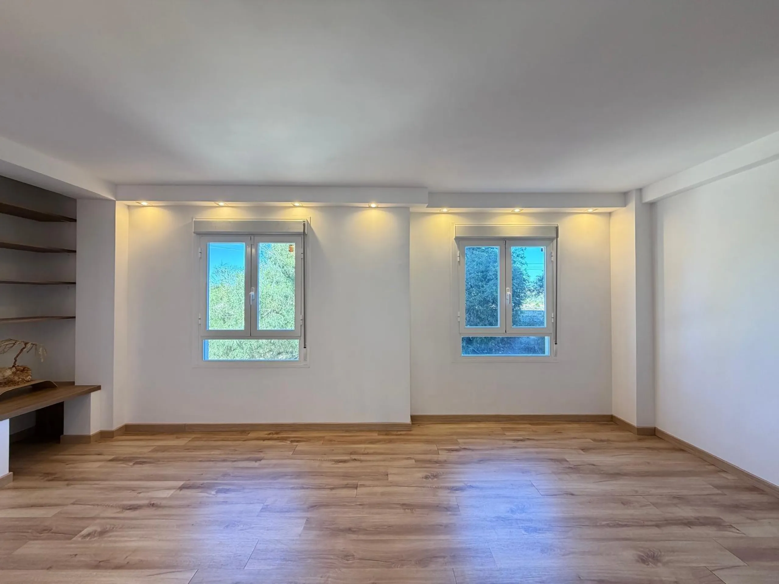 TOTALMENTE REFORMADO APARTAMENTO EN CAMPOAMOR CON PLAZA DE GARAJE DOBLE+MOTO. 99 M2. 2 DORM. 2 BAÑOS. PISCINA+PISTA DE TENIS.