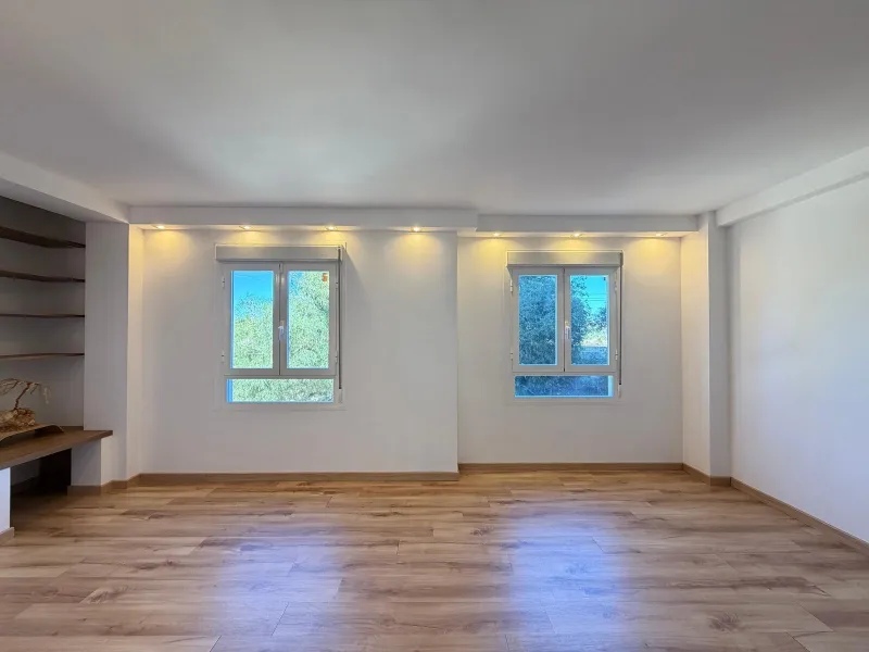 TOTALMENTE REFORMADO APARTAMENTO EN CAMPOAMOR CON PLAZA DE GARAJE DOBLE+MOTO. 99 M2. 2 DORM. 2 BAÑOS. PISCINA+PISTA DE TENIS.