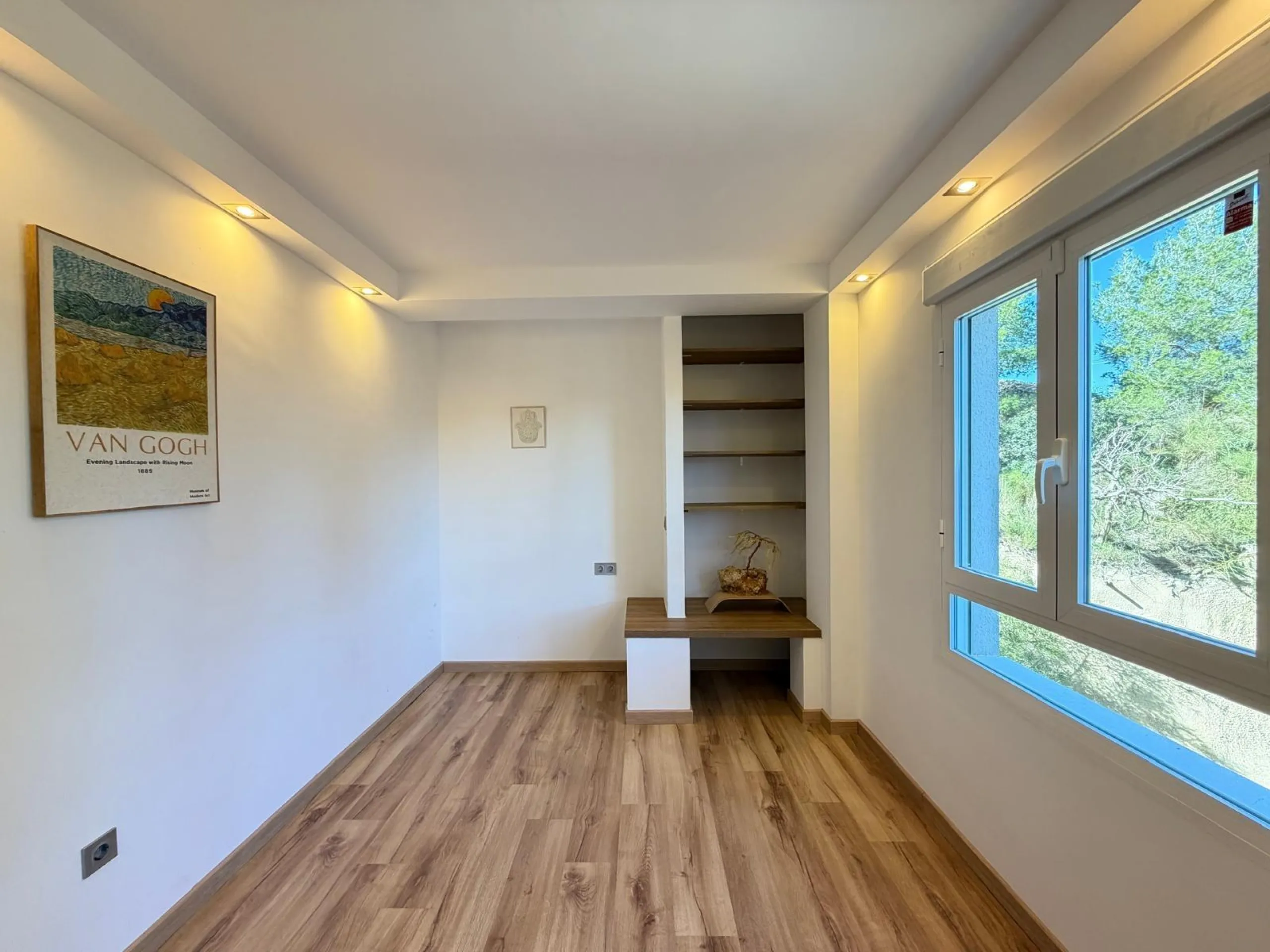 TOTALMENTE REFORMADO APARTAMENTO EN CAMPOAMOR CON PLAZA DE GARAJE DOBLE+MOTO. 99 M2. 2 DORM. 2 BAÑOS. PISCINA+PISTA DE TENIS.