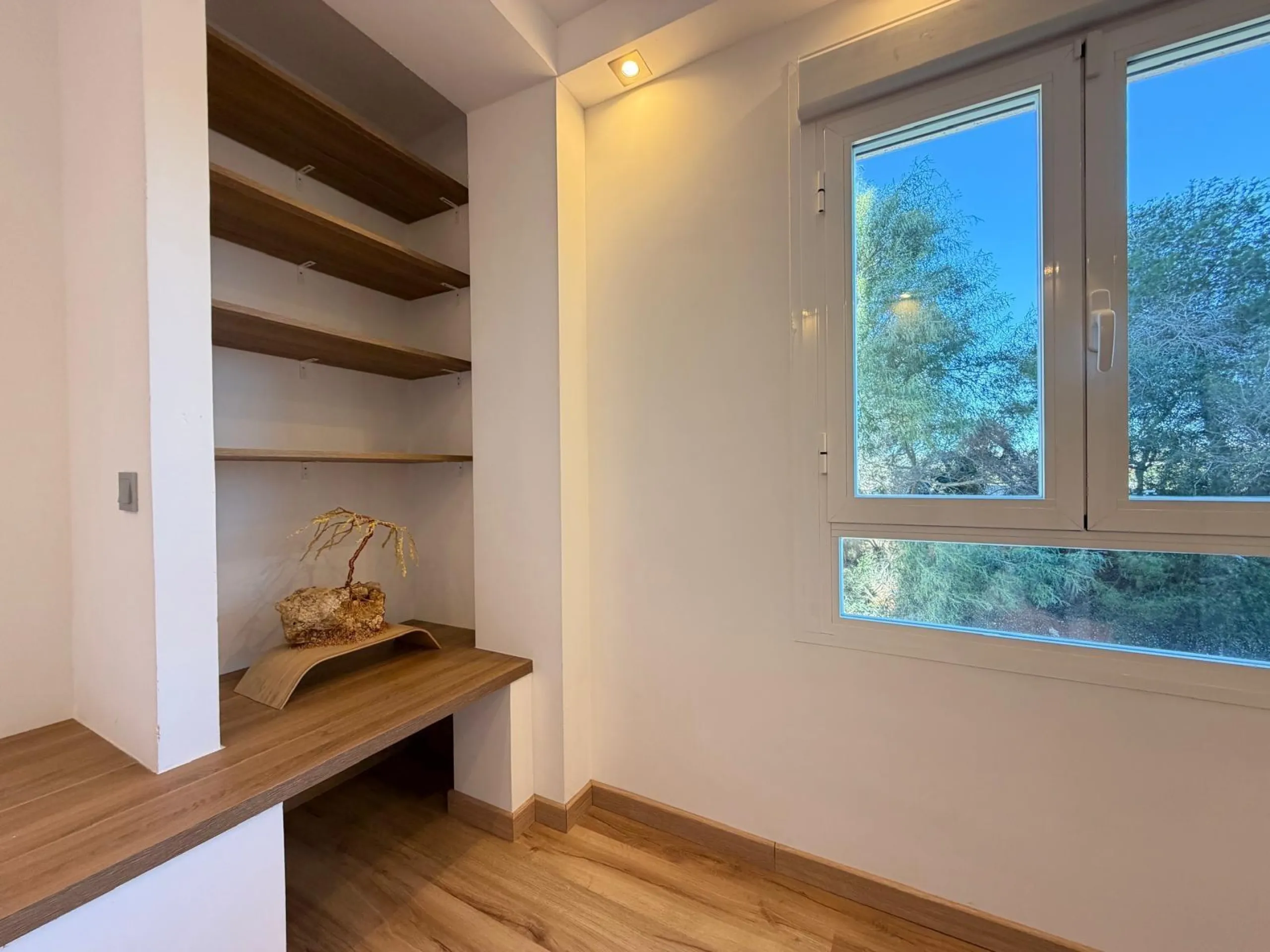 TOTALMENTE REFORMADO APARTAMENTO EN CAMPOAMOR CON PLAZA DE GARAJE DOBLE+MOTO. 99 M2. 2 DORM. 2 BAÑOS. PISCINA+PISTA DE TENIS.