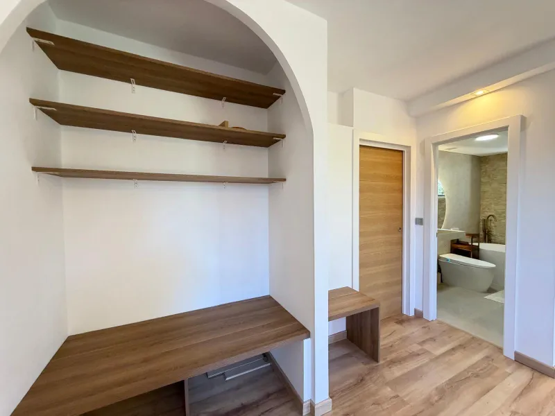 TOTALMENTE REFORMADO APARTAMENTO EN CAMPOAMOR CON PLAZA DE GARAJE DOBLE+MOTO. 99 M2. 2 DORM. 2 BAÑOS. PISCINA+PISTA DE TENIS.