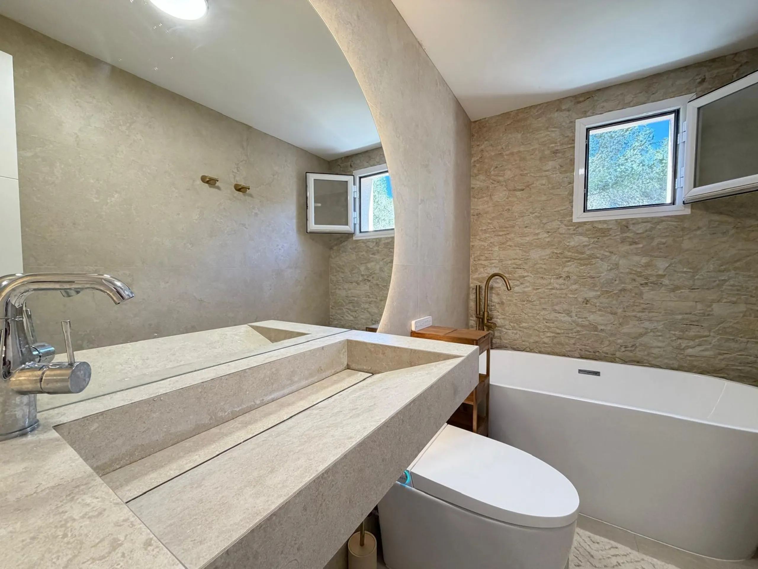 TOTALMENTE REFORMADO APARTAMENTO EN CAMPOAMOR CON PLAZA DE GARAJE DOBLE+MOTO. 99 M2. 2 DORM. 2 BAÑOS. PISCINA+PISTA DE TENIS.