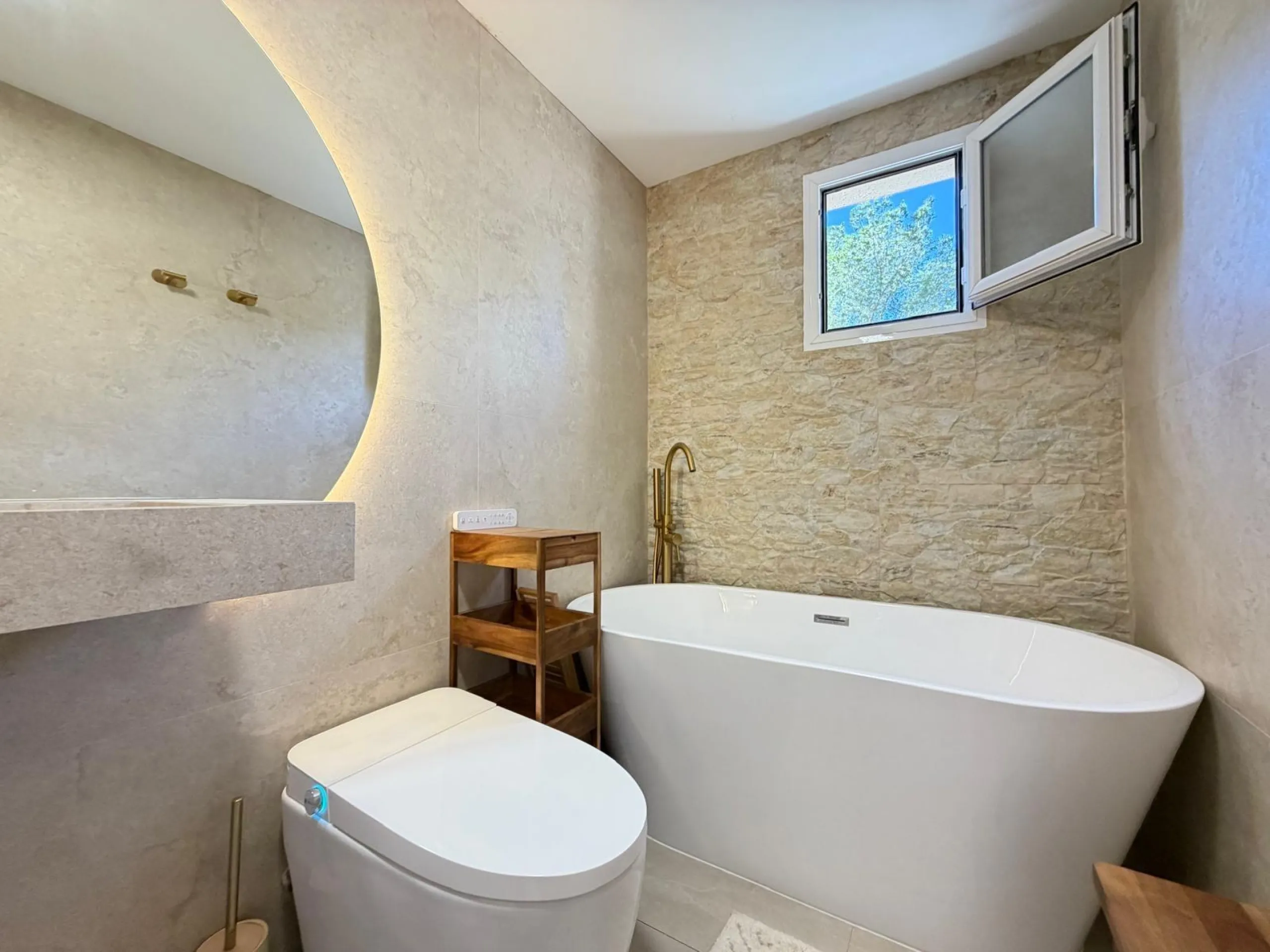 TOTALMENTE REFORMADO APARTAMENTO EN CAMPOAMOR CON PLAZA DE GARAJE DOBLE+MOTO. 99 M2. 2 DORM. 2 BAÑOS. PISCINA+PISTA DE TENIS.