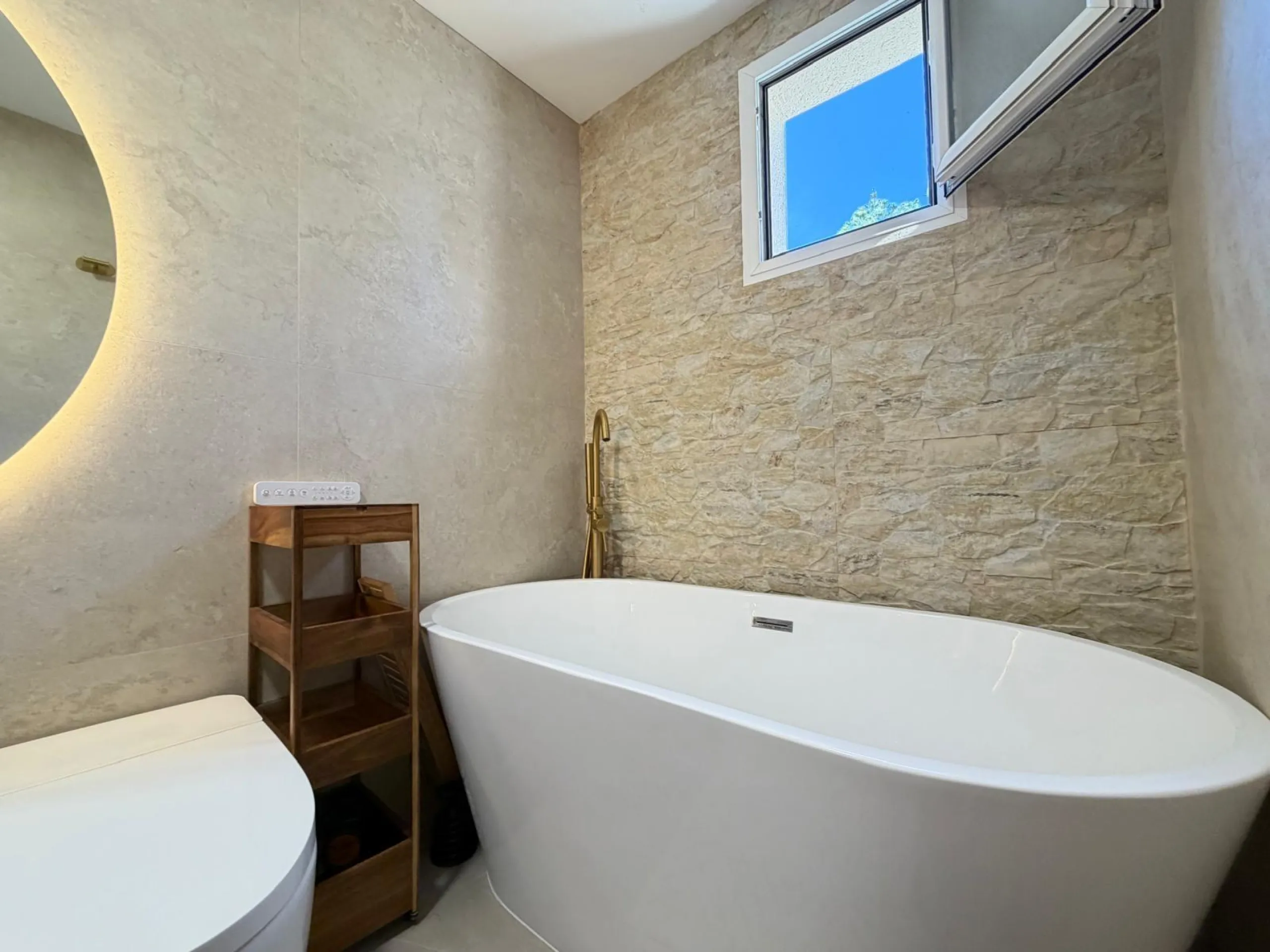 TOTALMENTE REFORMADO APARTAMENTO EN CAMPOAMOR CON PLAZA DE GARAJE DOBLE+MOTO. 99 M2. 2 DORM. 2 BAÑOS. PISCINA+PISTA DE TENIS.