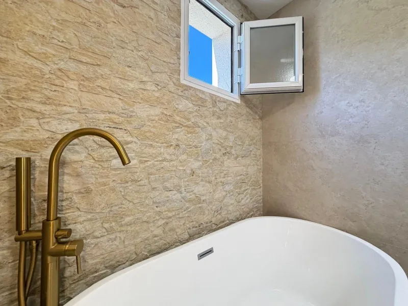 TOTALMENTE REFORMADO APARTAMENTO EN CAMPOAMOR CON PLAZA DE GARAJE DOBLE+MOTO. 99 M2. 2 DORM. 2 BAÑOS. PISCINA+PISTA DE TENIS.