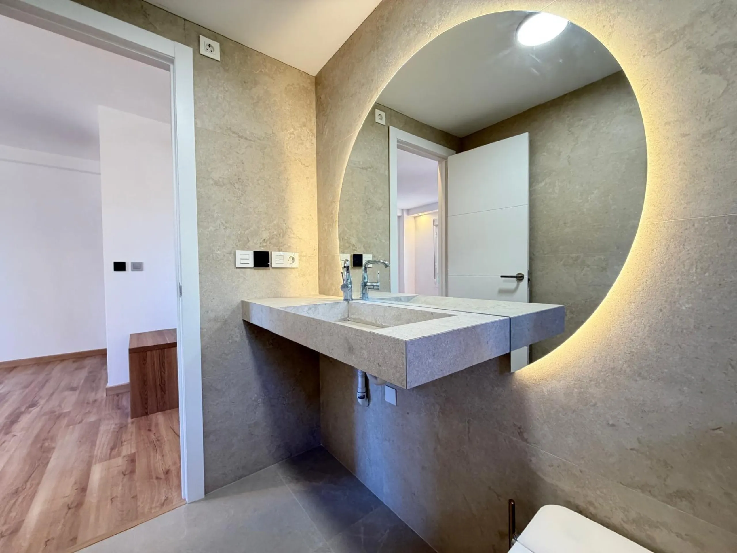 TOTALMENTE REFORMADO APARTAMENTO EN CAMPOAMOR CON PLAZA DE GARAJE DOBLE+MOTO. 99 M2. 2 DORM. 2 BAÑOS. PISCINA+PISTA DE TENIS.