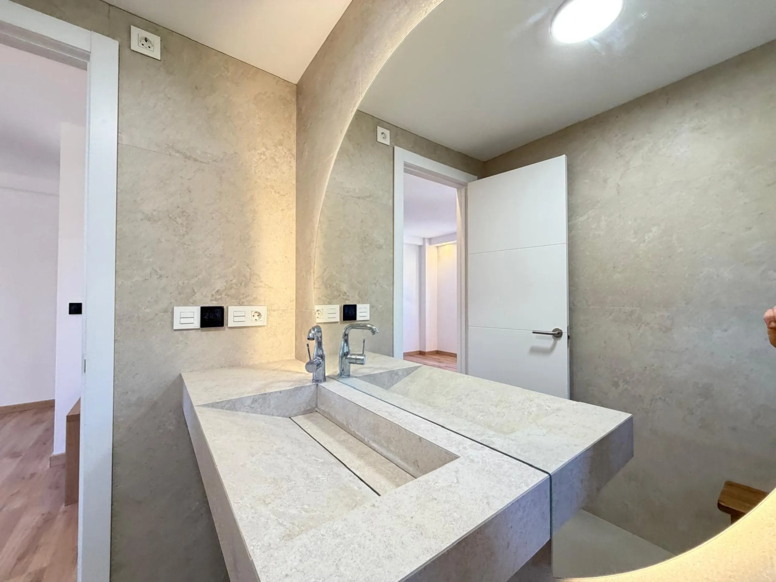 TOTALMENTE REFORMADO APARTAMENTO EN CAMPOAMOR CON PLAZA DE GARAJE DOBLE+MOTO. 99 M2. 2 DORM. 2 BAÑOS. PISCINA+PISTA DE TENIS.