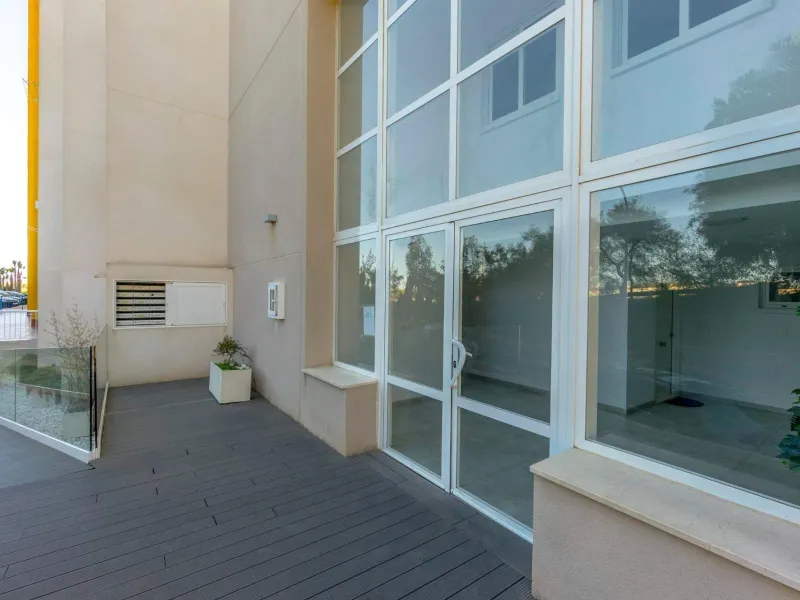 TOTALMENTE REFORMADO APARTAMENTO EN CAMPOAMOR CON PLAZA DE GARAJE DOBLE+MOTO. 99 M2. 2 DORM. 2 BAÑOS. PISCINA+PISTA DE TENIS.