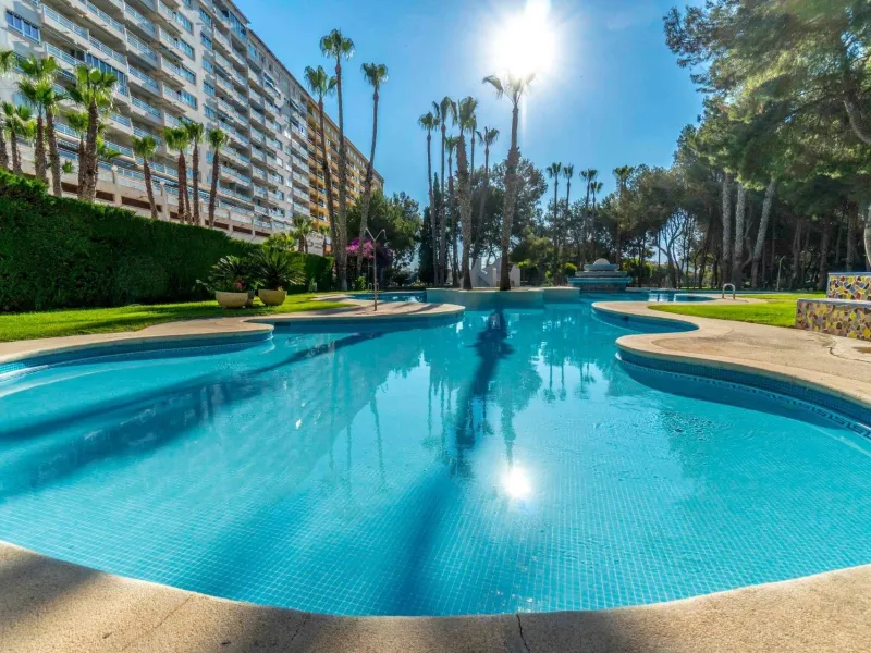 TOTALMENTE REFORMADO APARTAMENTO EN CAMPOAMOR CON PLAZA DE GARAJE DOBLE+MOTO. 99 M2. 2 DORM. 2 BAÑOS. PISCINA+PISTA DE TENIS.