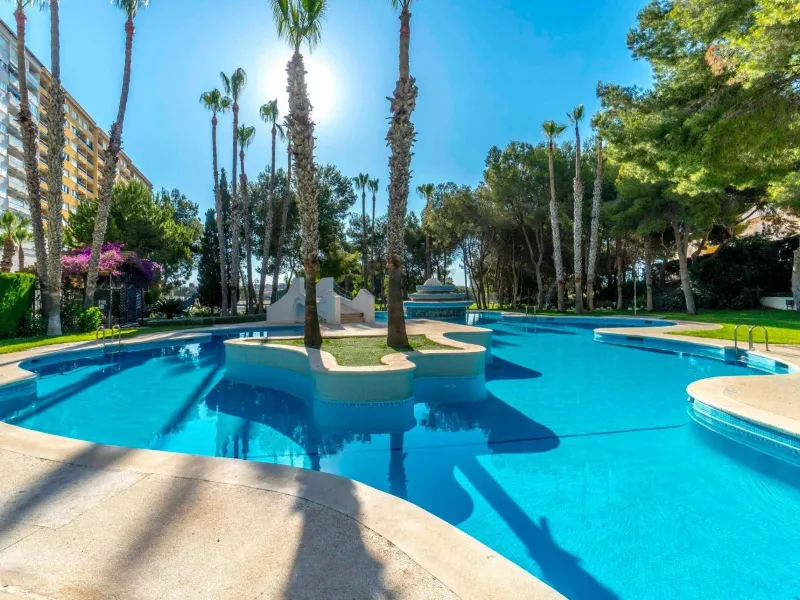 TOTALMENTE REFORMADO APARTAMENTO EN CAMPOAMOR CON PLAZA DE GARAJE DOBLE+MOTO. 99 M2. 2 DORM. 2 BAÑOS. PISCINA+PISTA DE TENIS.