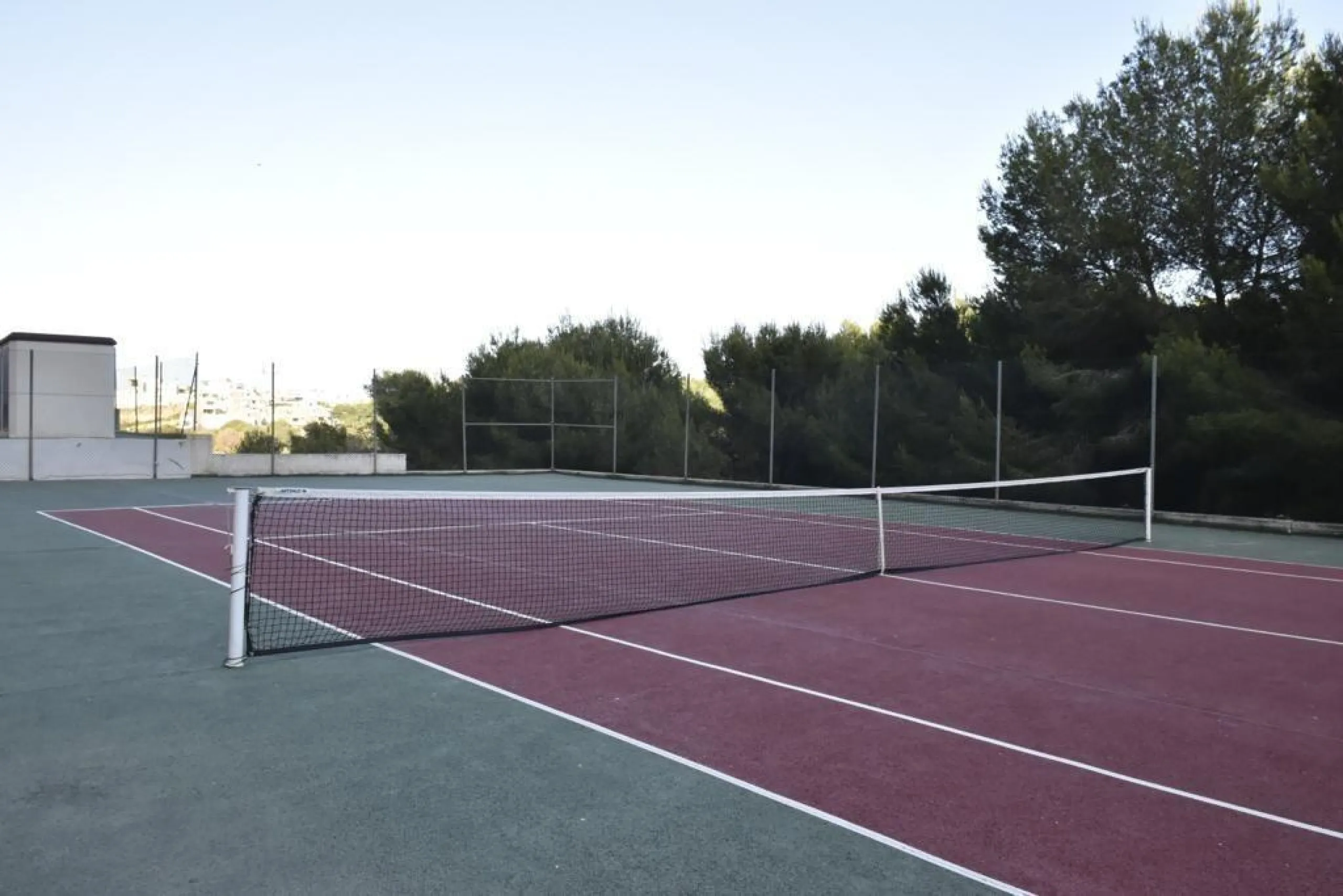 TOTALMENTE REFORMADO APARTAMENTO EN CAMPOAMOR CON PLAZA DE GARAJE DOBLE+MOTO. 99 M2. 2 DORM. 2 BAÑOS. PISCINA+PISTA DE TENIS.