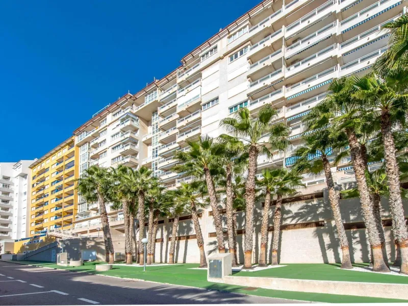 TOTALMENTE REFORMADO APARTAMENTO EN CAMPOAMOR CON PLAZA DE GARAJE DOBLE+MOTO. 99 M2. 2 DORM. 2 BAÑOS. PISCINA+PISTA DE TENIS.
