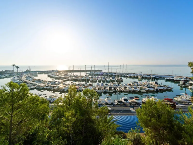 TOTALMENTE REFORMADO APARTAMENTO EN CAMPOAMOR CON PLAZA DE GARAJE DOBLE+MOTO. 99 M2. 2 DORM. 2 BAÑOS. PISCINA+PISTA DE TENIS.