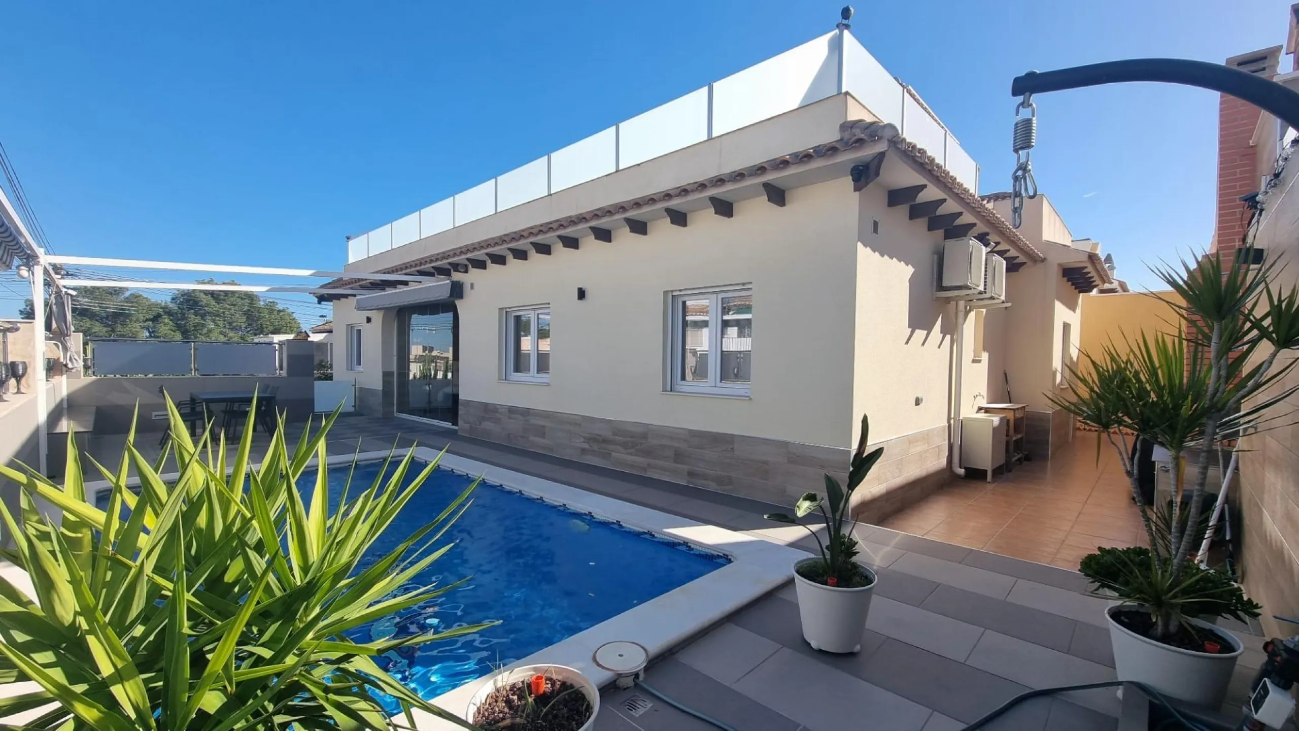 Fully renovated villa with private pool and solar panels!