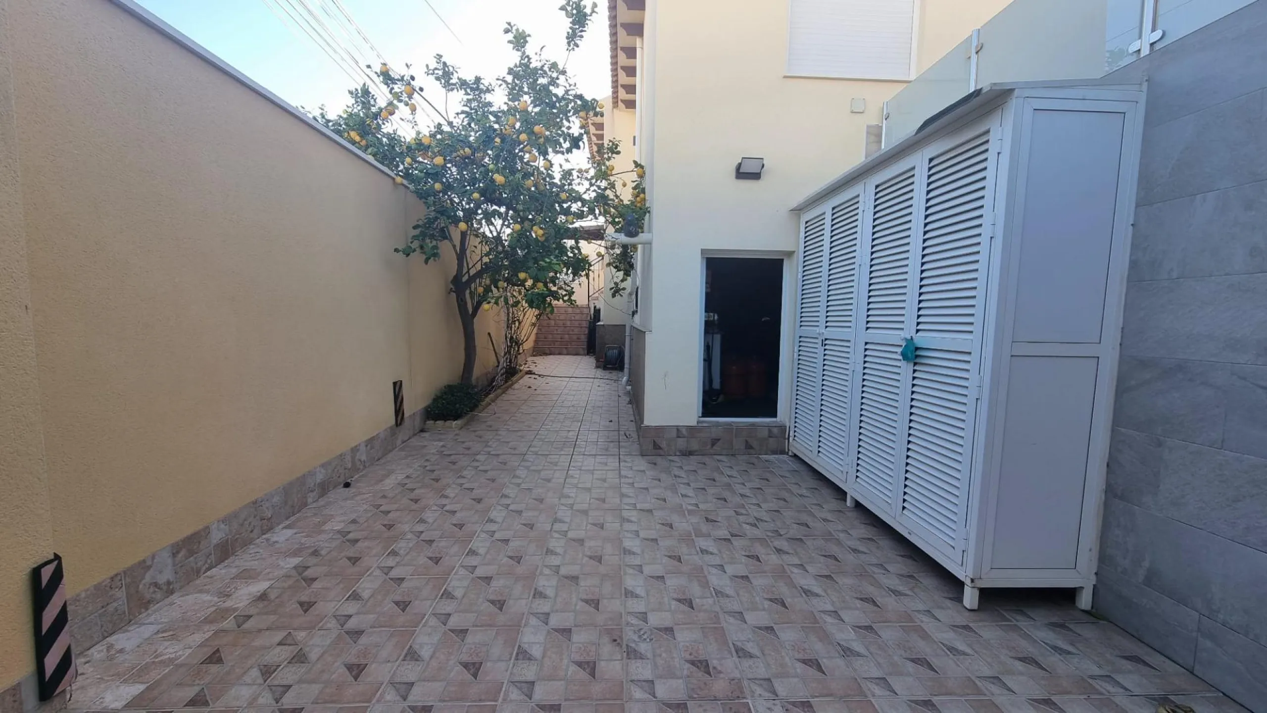Fully renovated villa with private pool and solar panels!