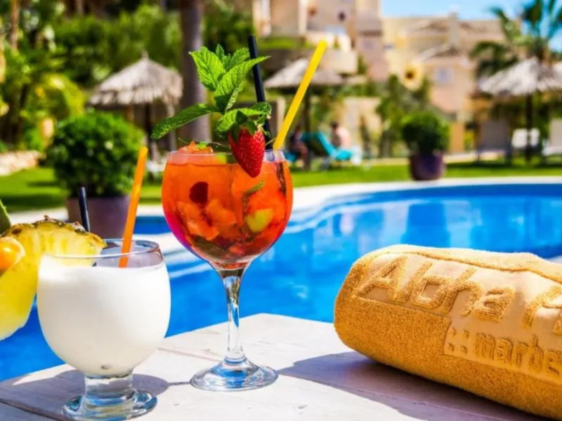 Exklusive renovierte Wohnung mit zwei Schlafzimmern in einer renommierten Hotelanlage in Nueva Andalucía, Marbella