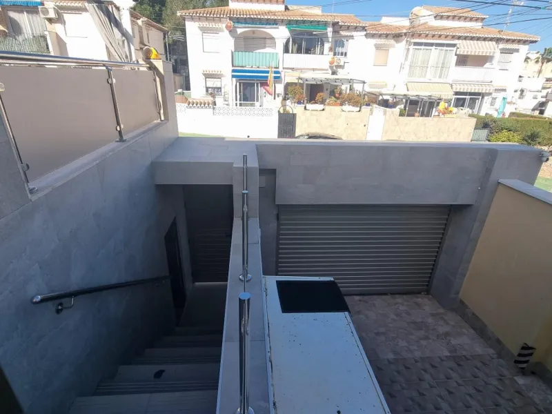 Fully renovated villa with private pool and solar panels!