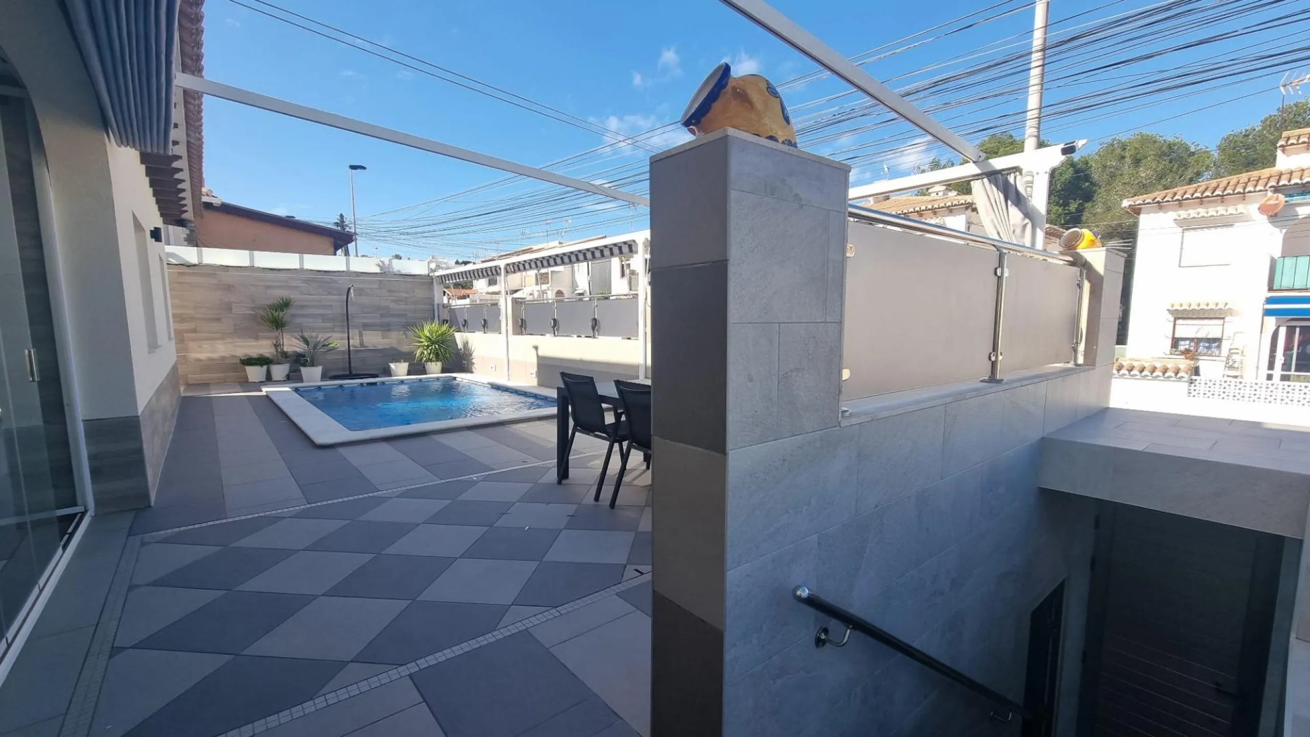 Fully renovated villa with private pool and solar panels!