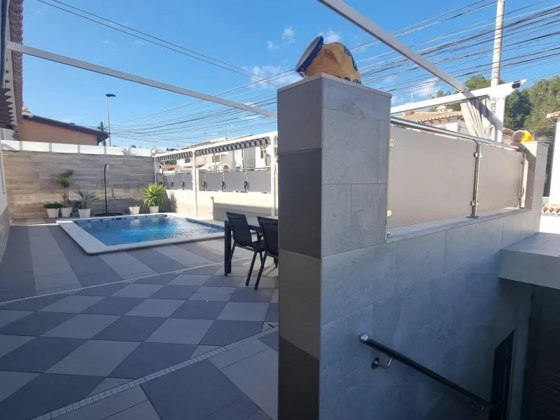 Fully renovated villa with private pool and solar panels!