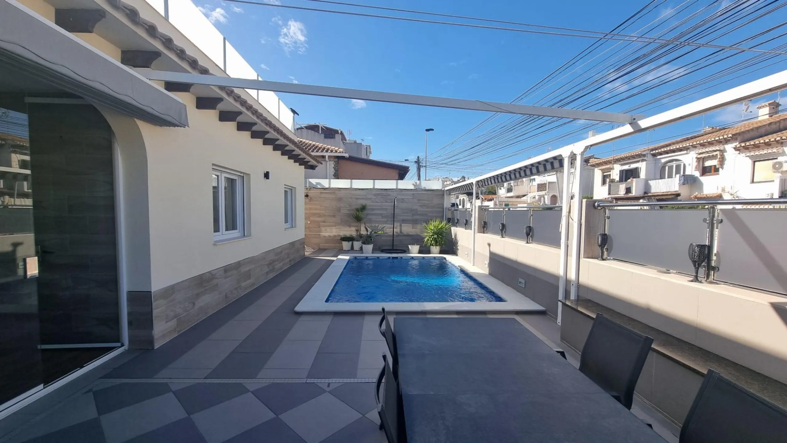 Fully renovated villa with private pool and solar panels!