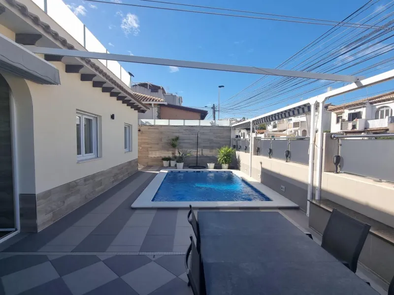 Fully renovated villa with private pool and solar panels!