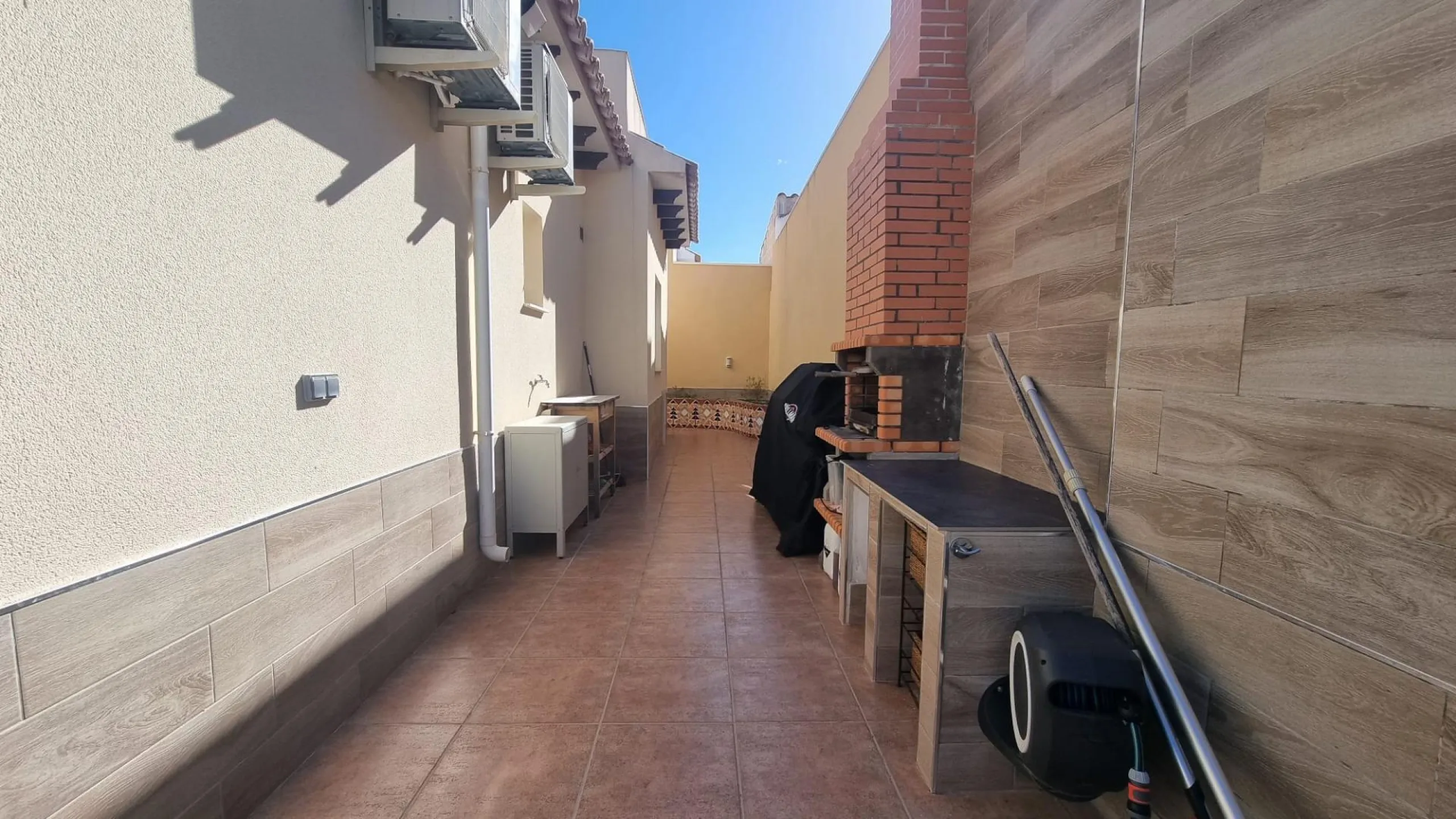 Fully renovated villa with private pool and solar panels!