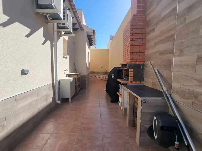 Fully renovated villa with private pool and solar panels!
