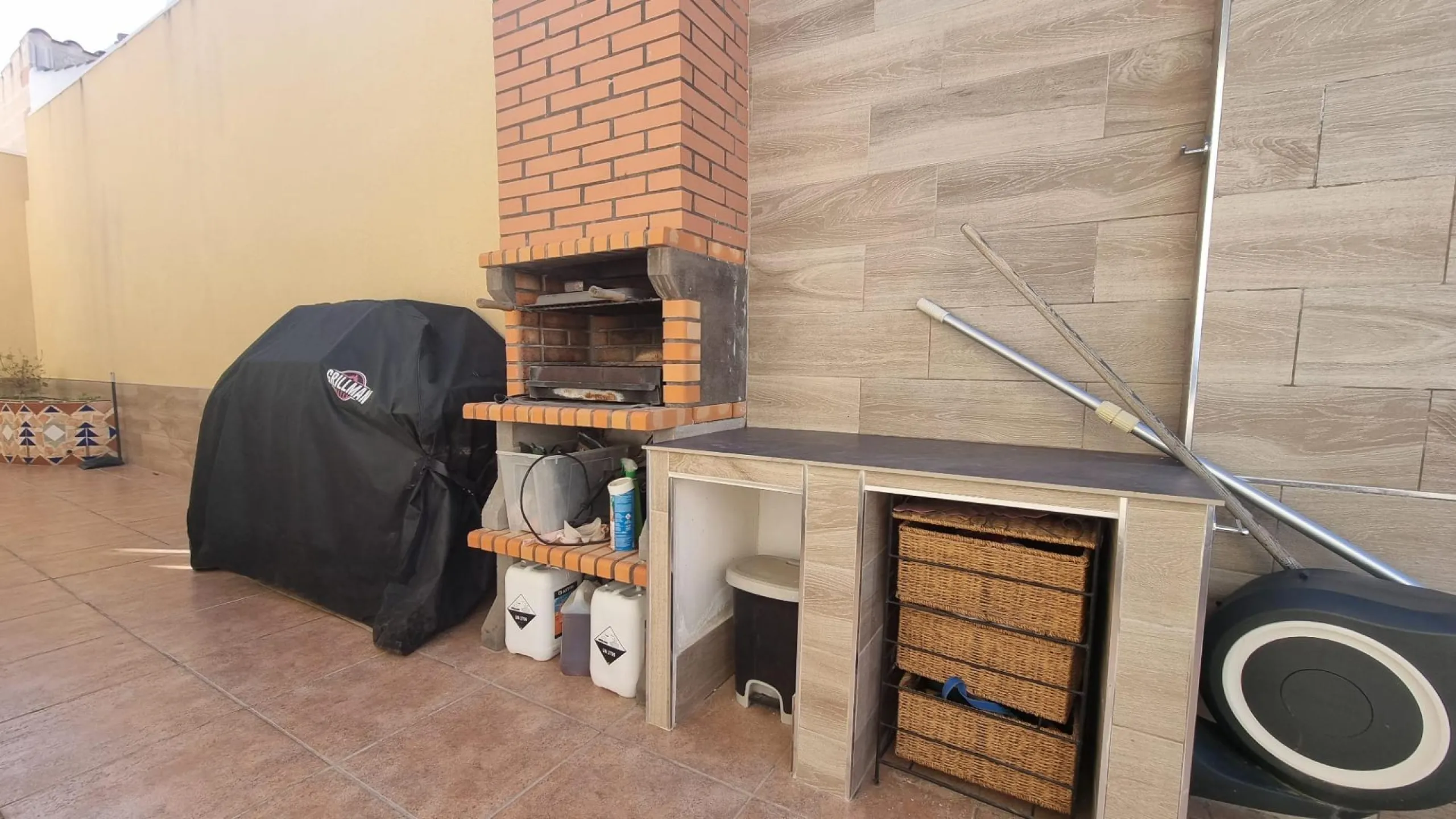 Fully renovated villa with private pool and solar panels!