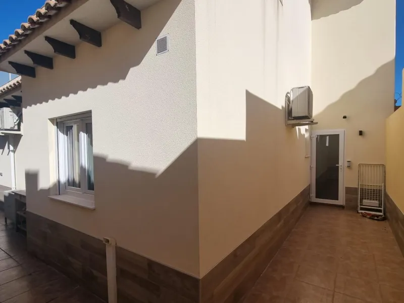 Fully renovated villa with private pool and solar panels!