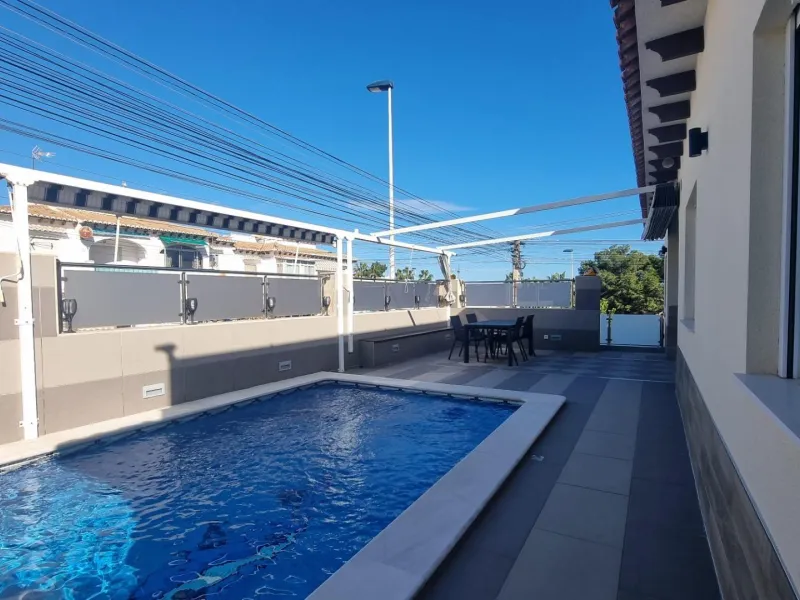 Fully renovated villa with private pool and solar panels!