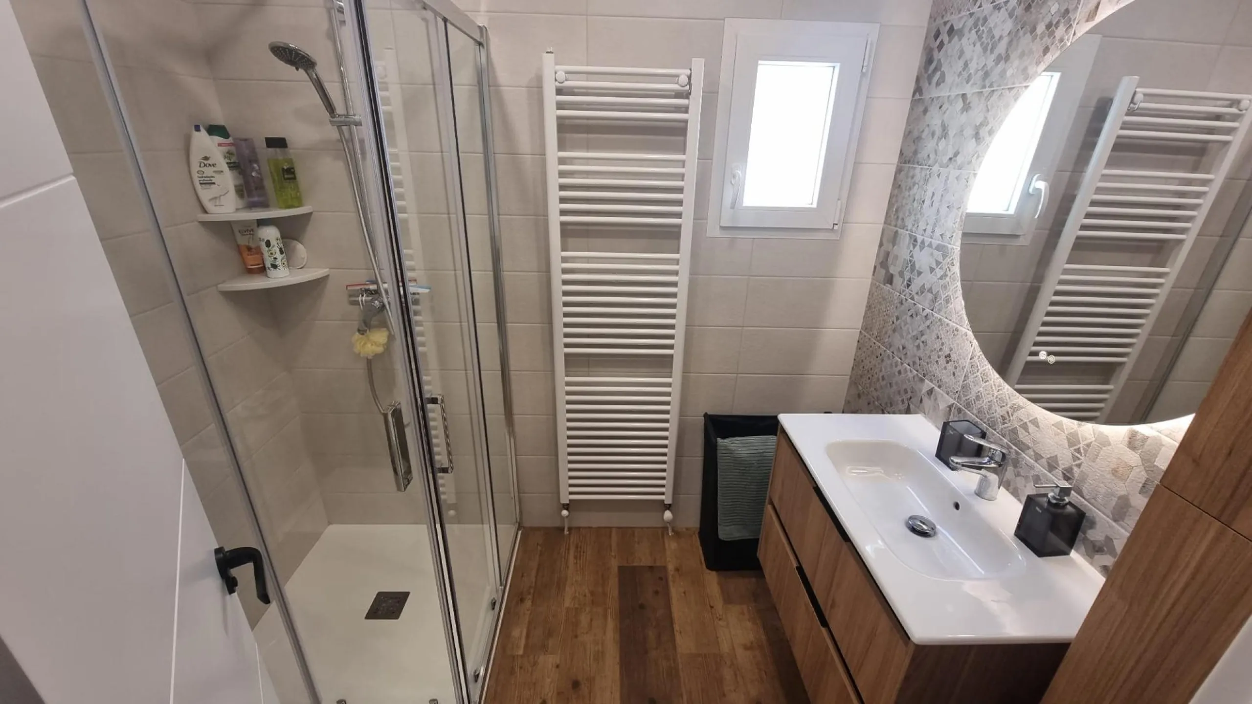 Fully renovated villa with private pool and solar panels!