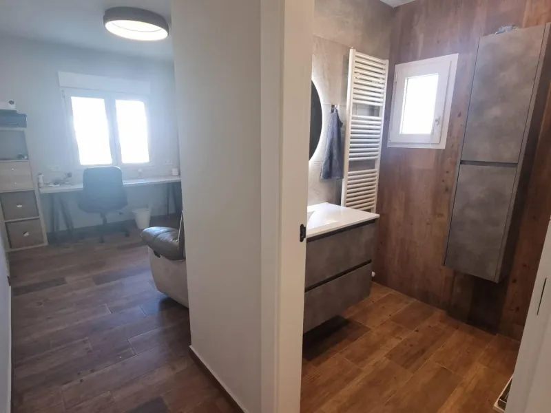 Fully renovated villa with private pool and solar panels!