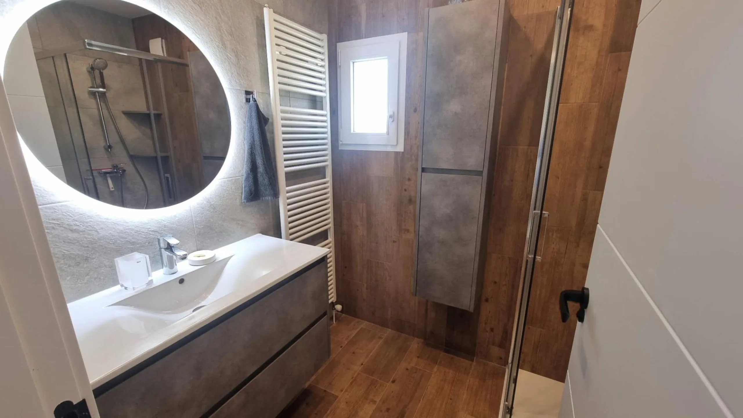 Fully renovated villa with private pool and solar panels!