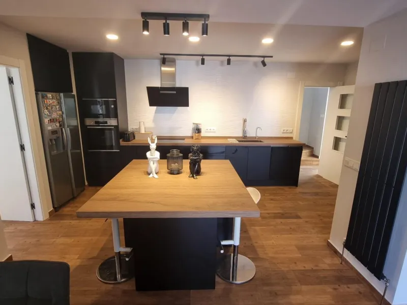 Fully renovated villa with private pool and solar panels!